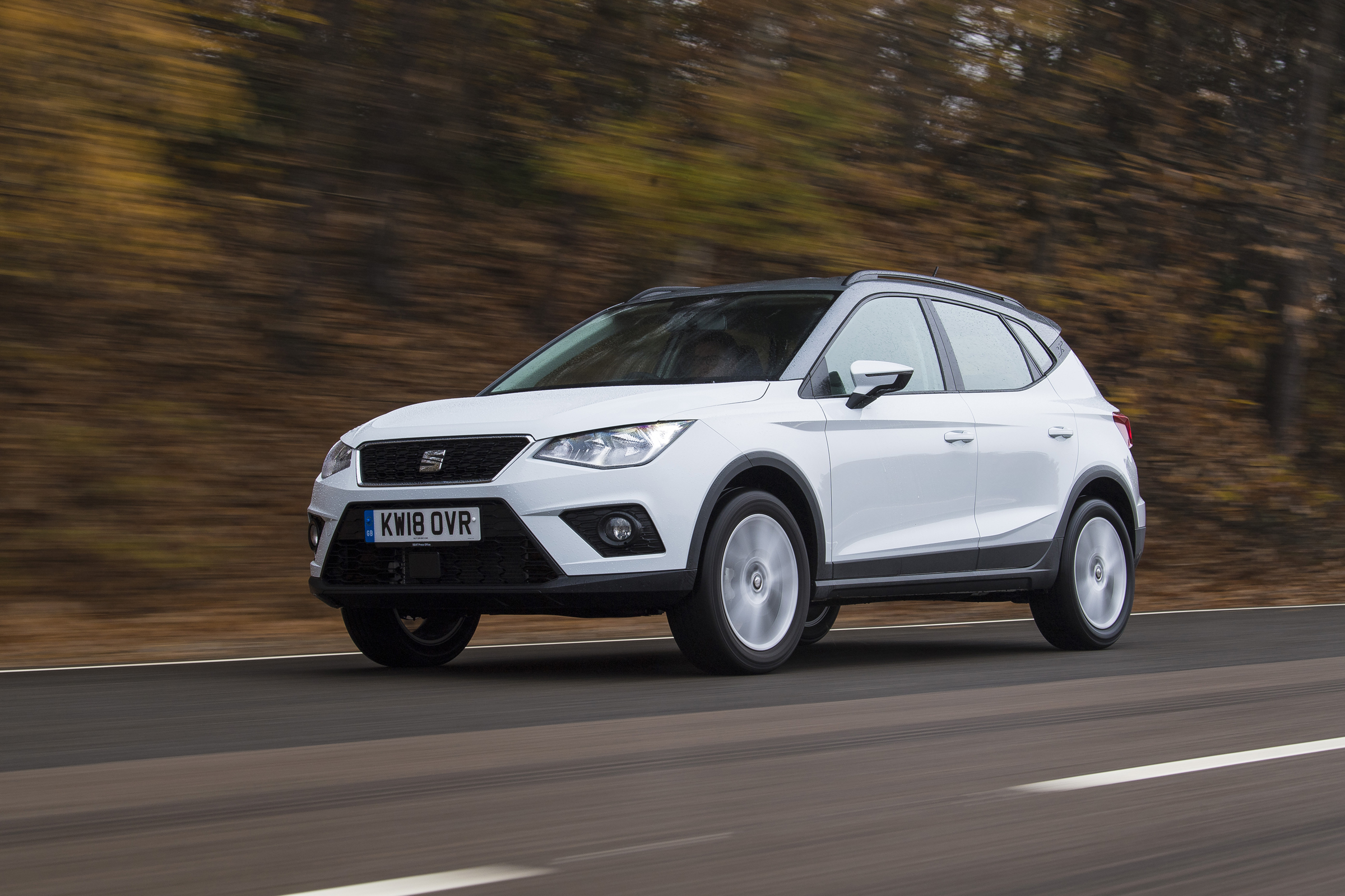SEAT Arona - front 3/4 view dynamic
