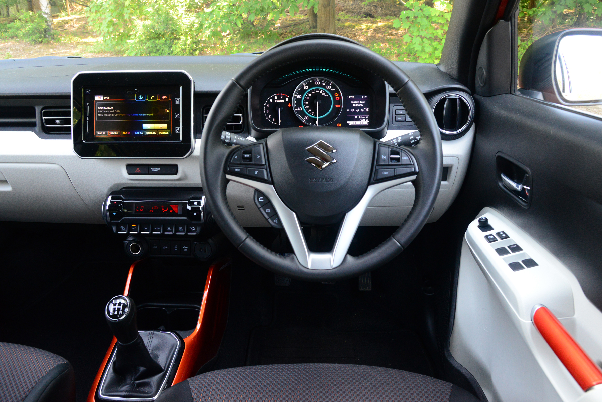 Suzuki Ignis - interior