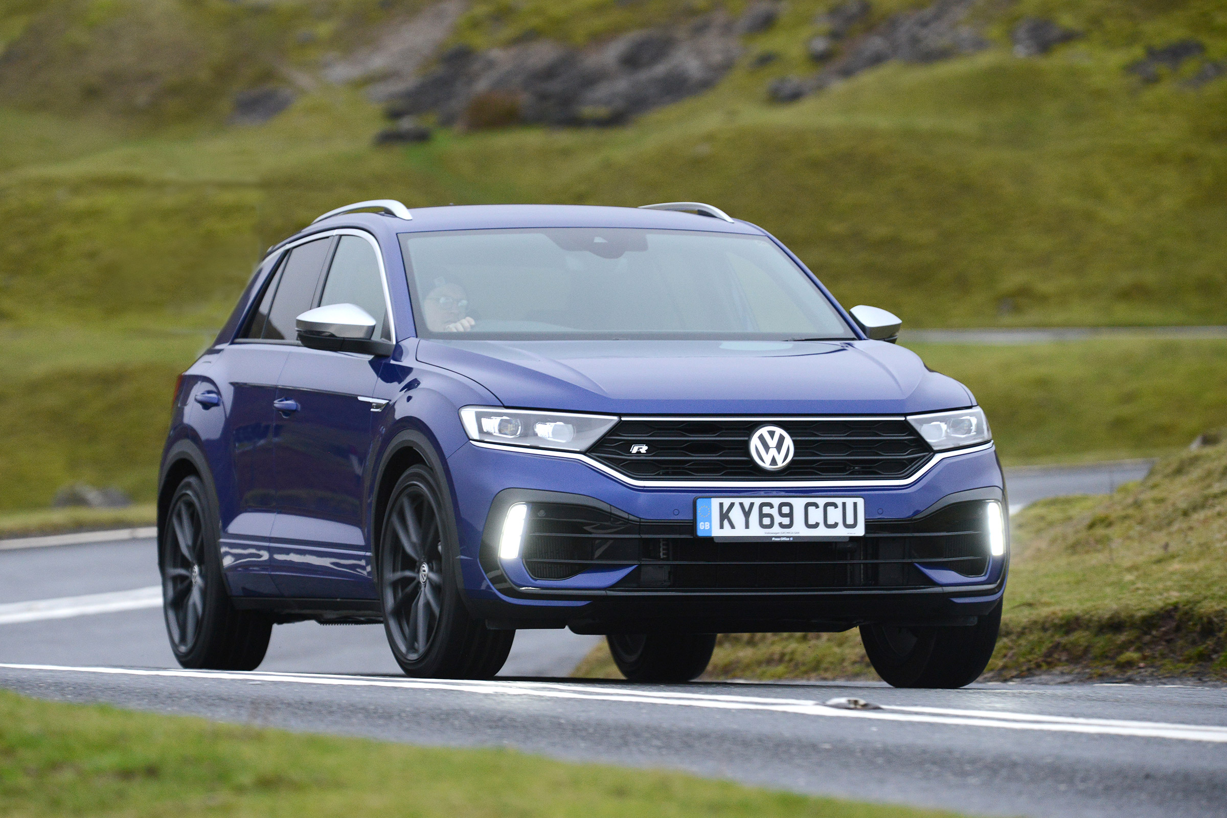 Volkswagen T-Roc R cornering