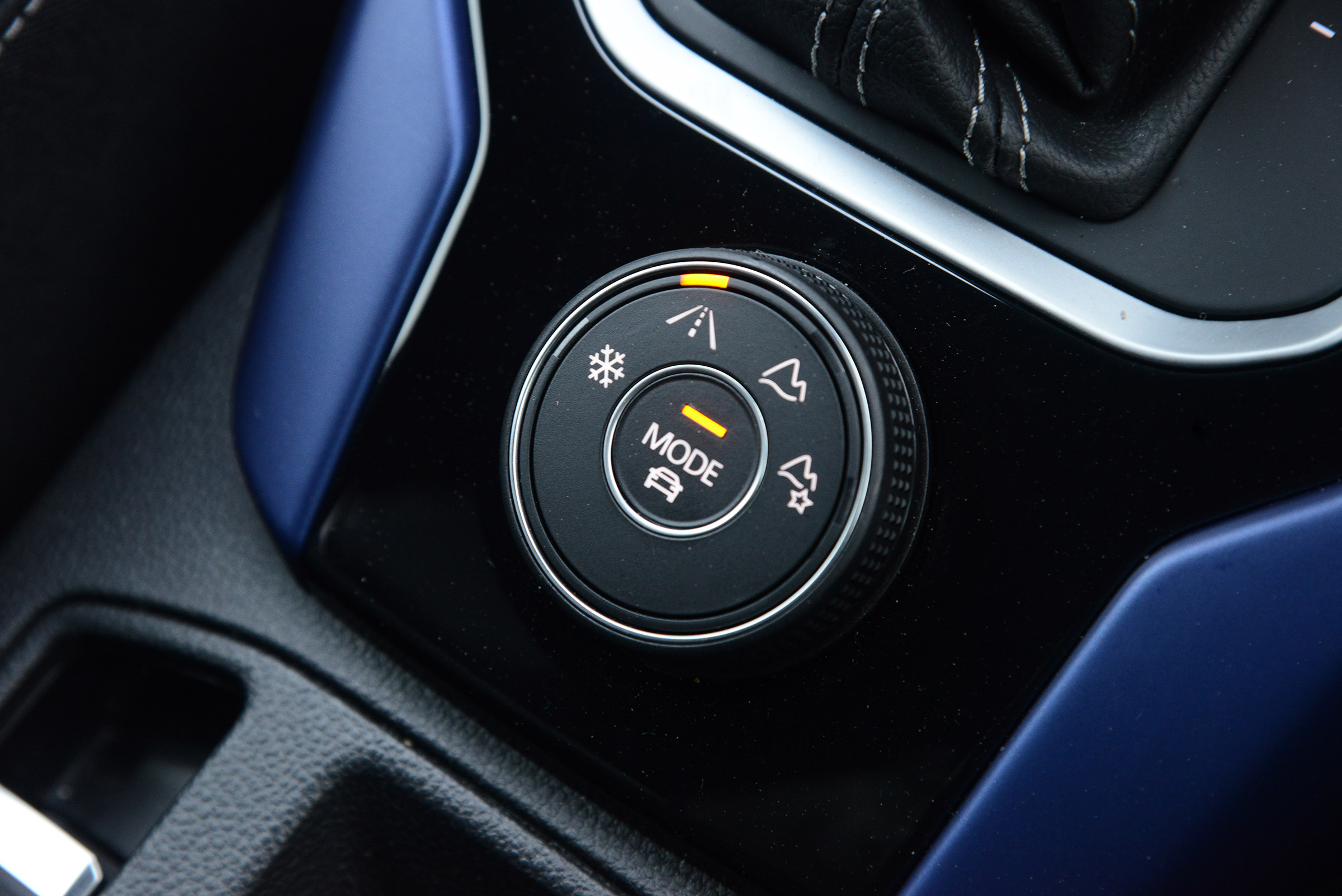 Volkswagen T-Roc R driving mode selector