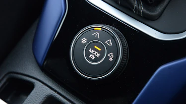 Volkswagen T-Roc R driving mode selector