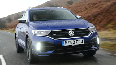 Volkswagen T-Roc R driving - close up