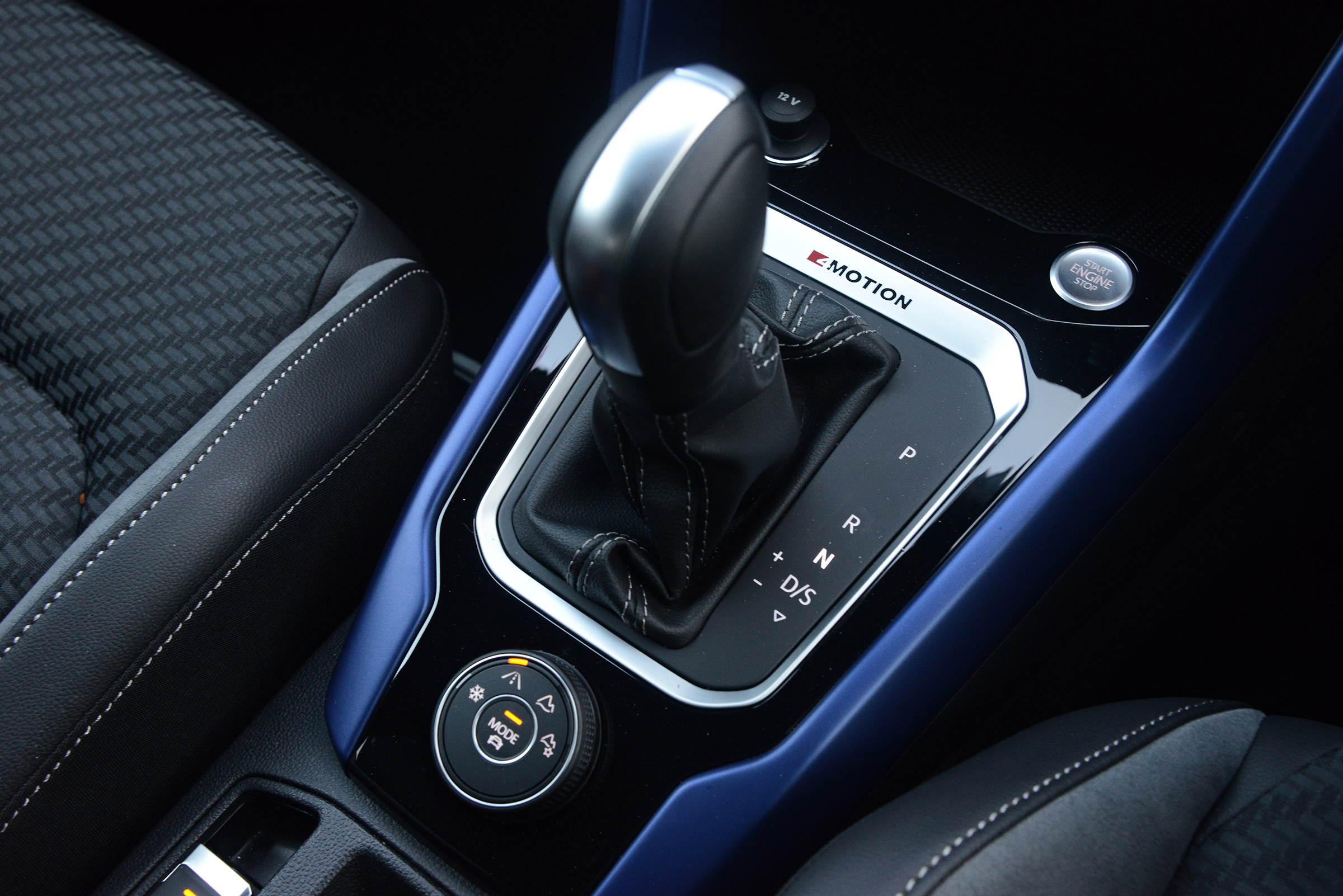 Volkswagen T-Roc R gear lever