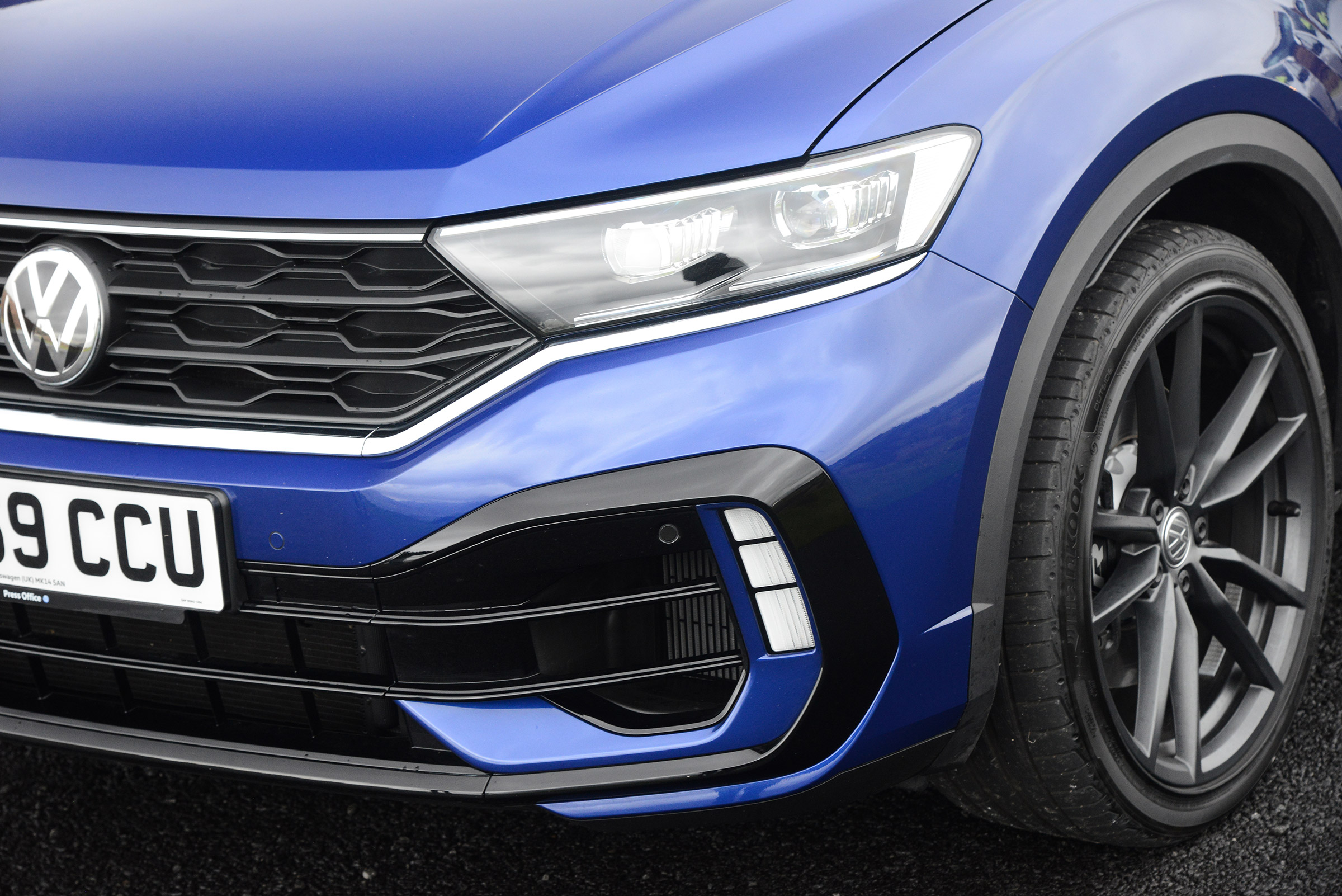 Volkswagen T-Roc R front end