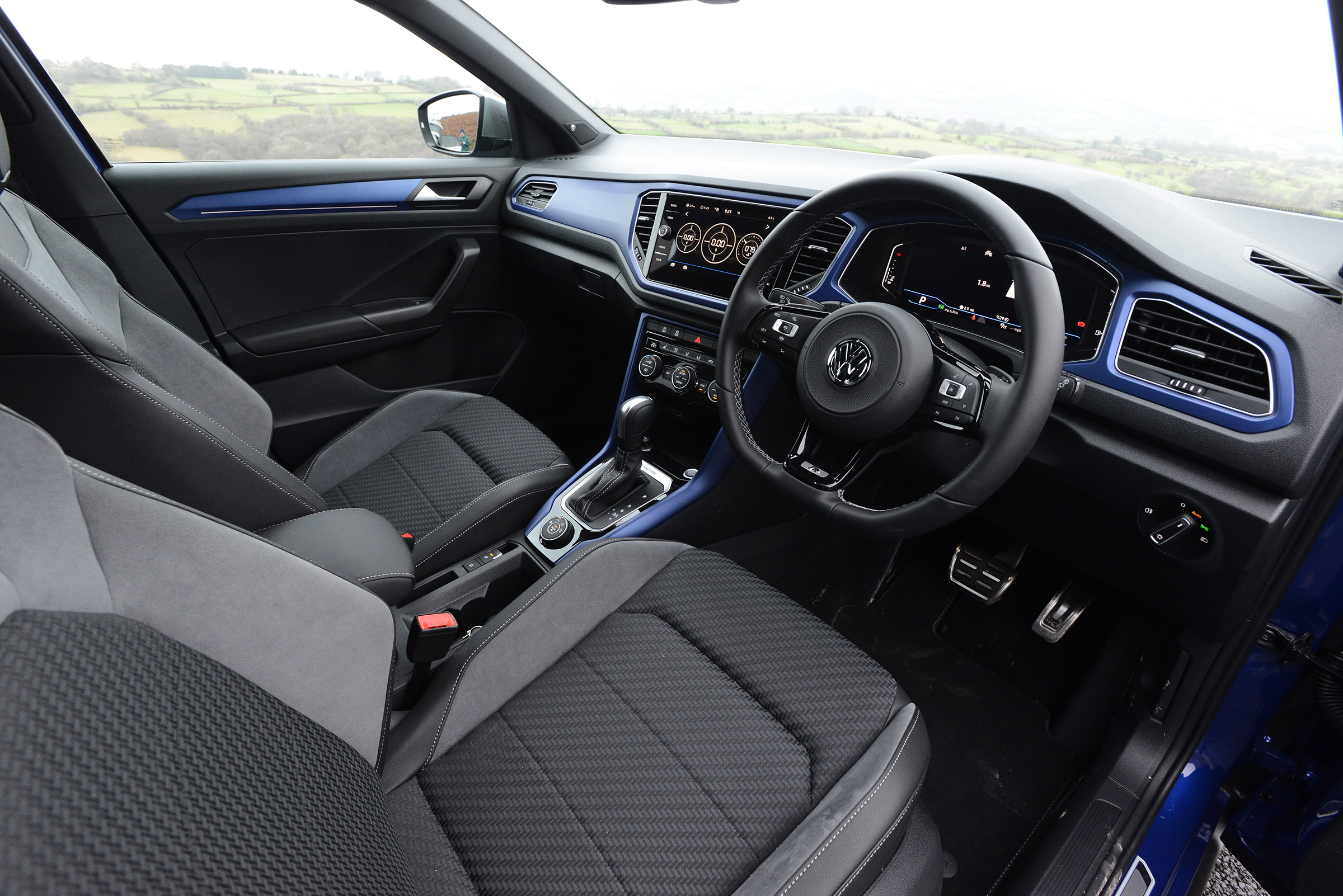 Volkswagen T-Roc R interior - side view