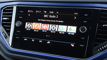 Volkswagen T-Roc R radio display
