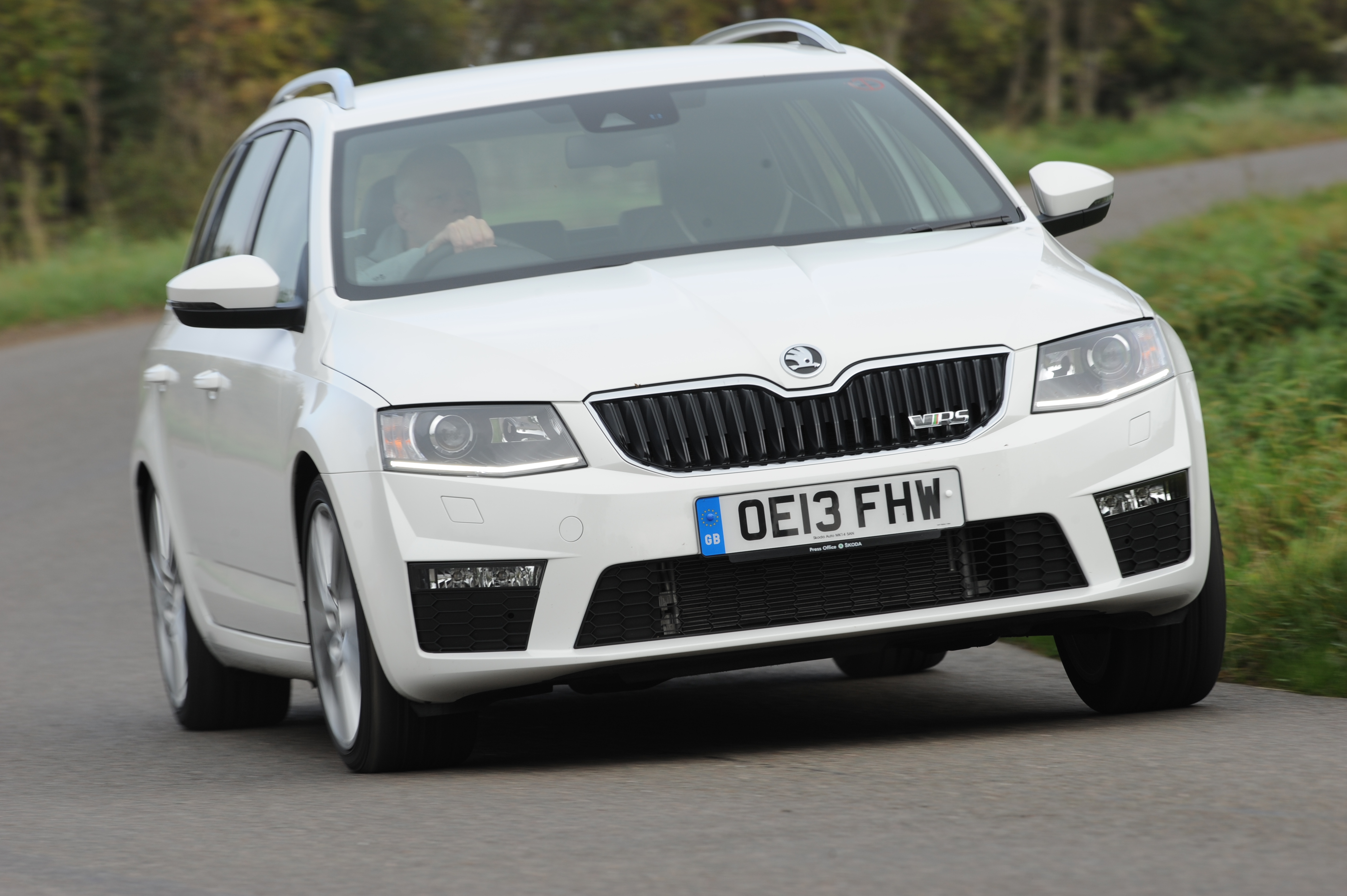Skoda Octavia vRS - front 3/4 view