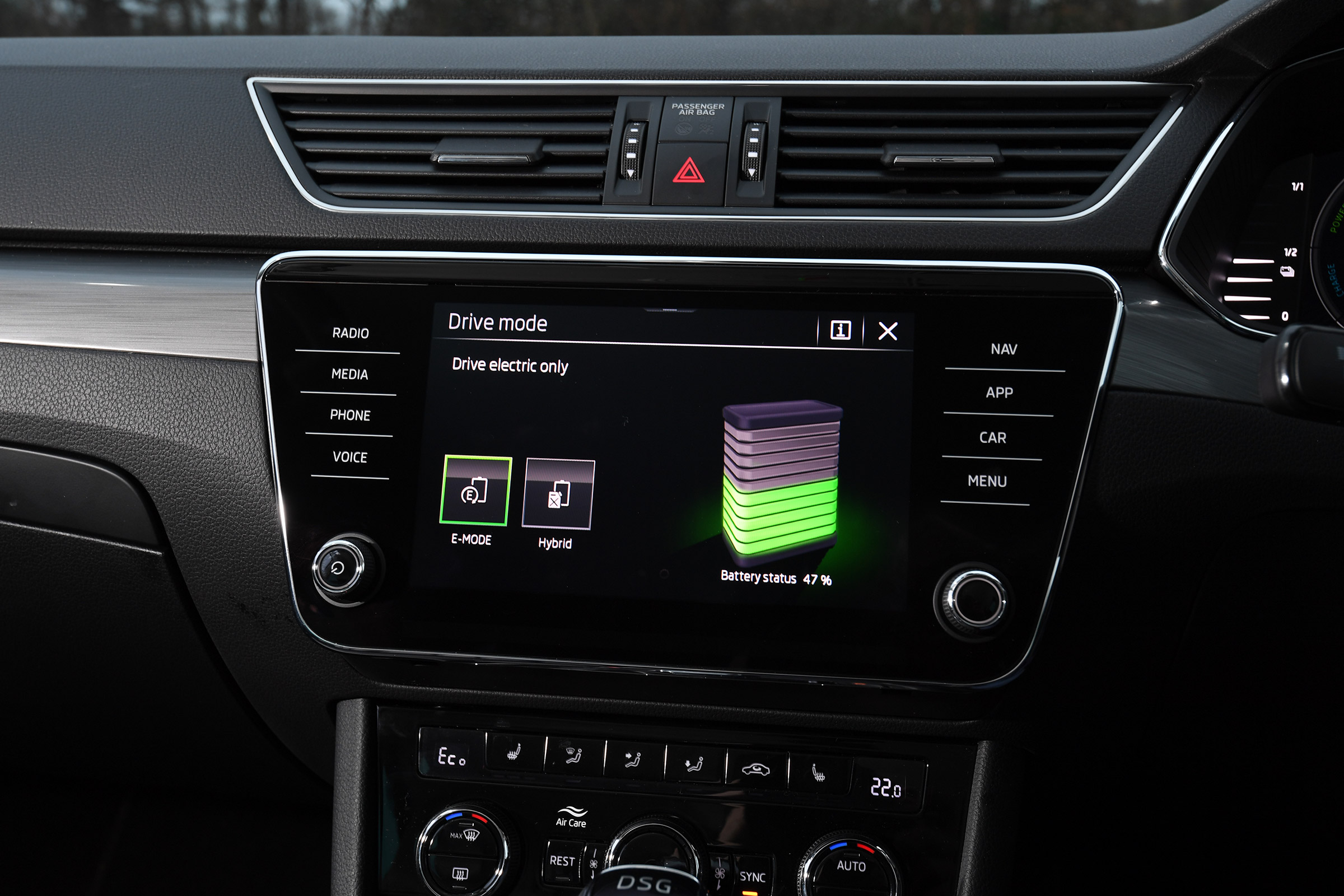 Skoda Superb Estate infotainment display