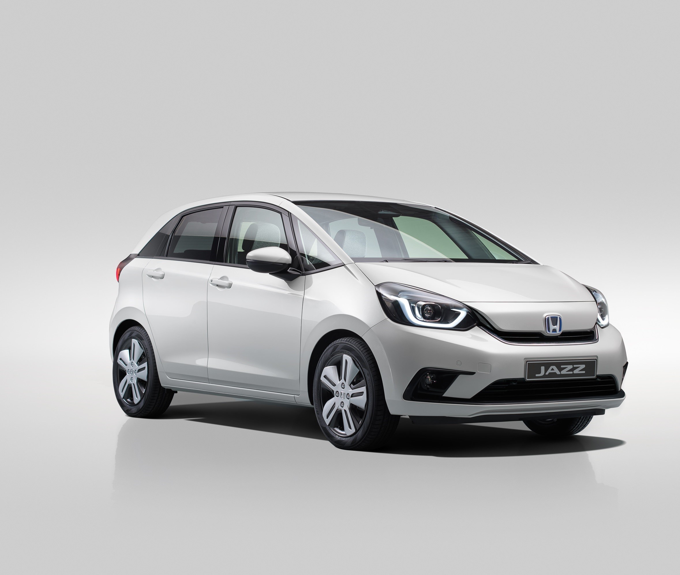 2020 Honda Jazz hybrid - front 3/4 view