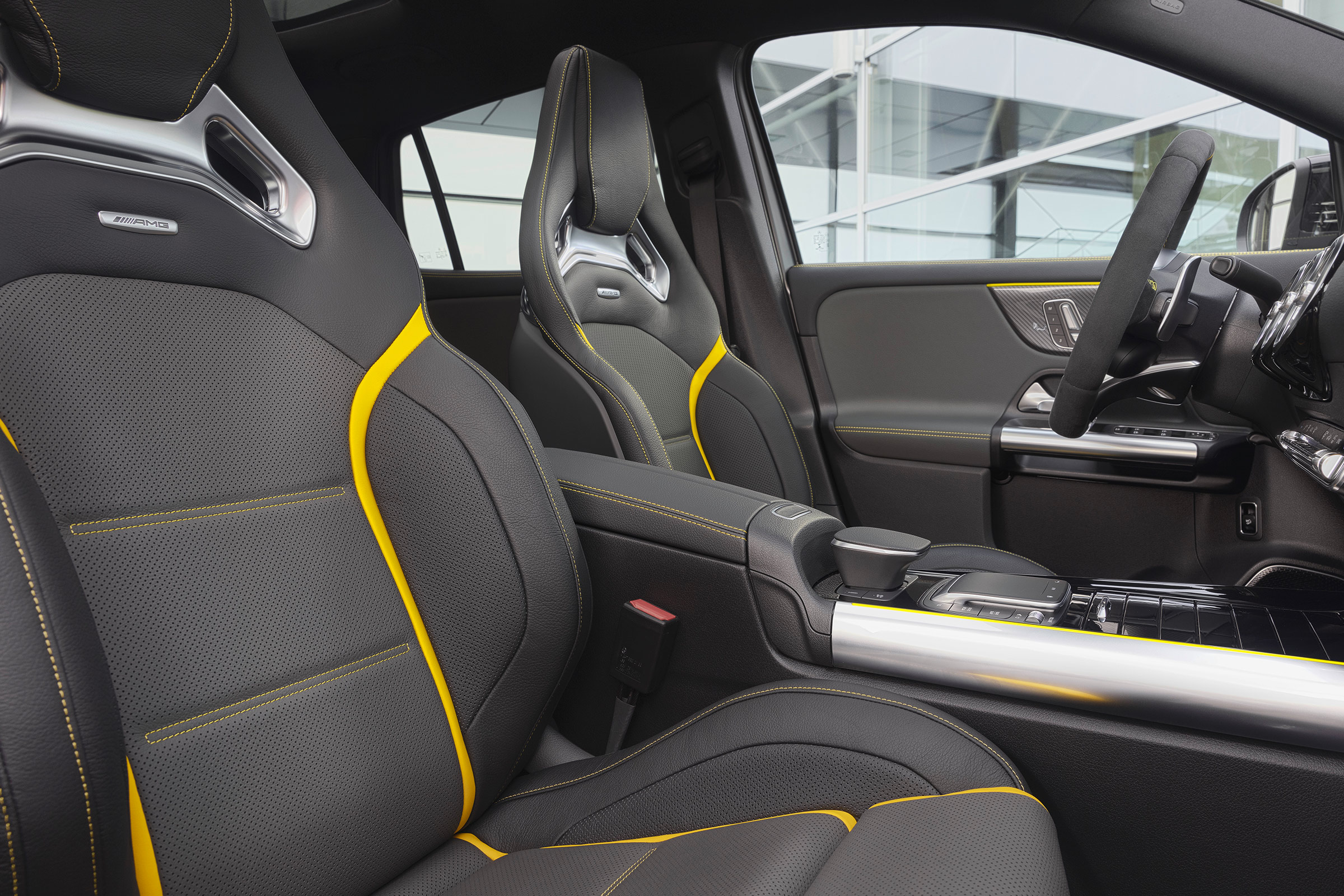 Mercedes-AMG GLA 45 S SUV front seats