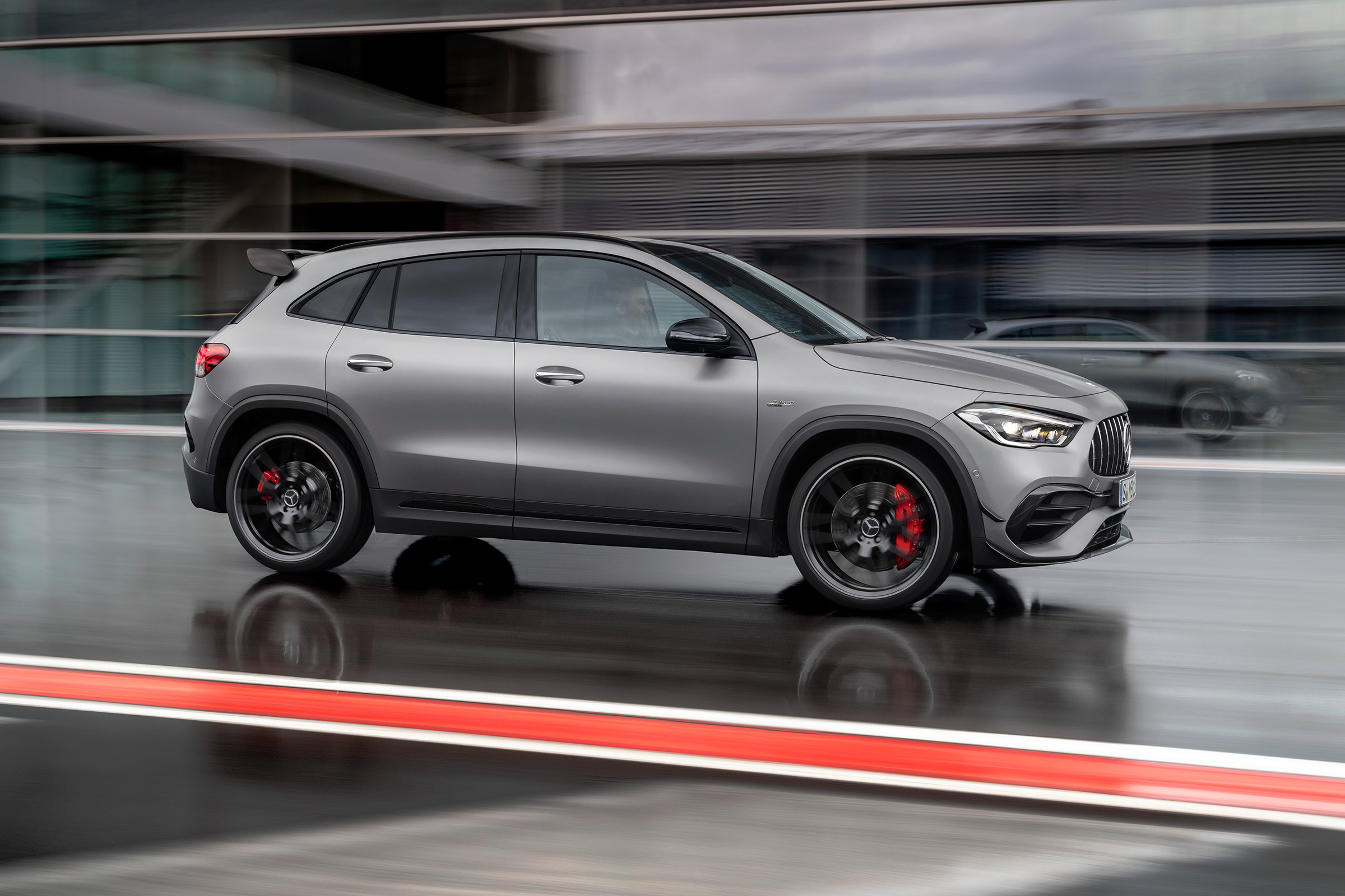 Mercedes-AMG GLA 45 S SUV side panning