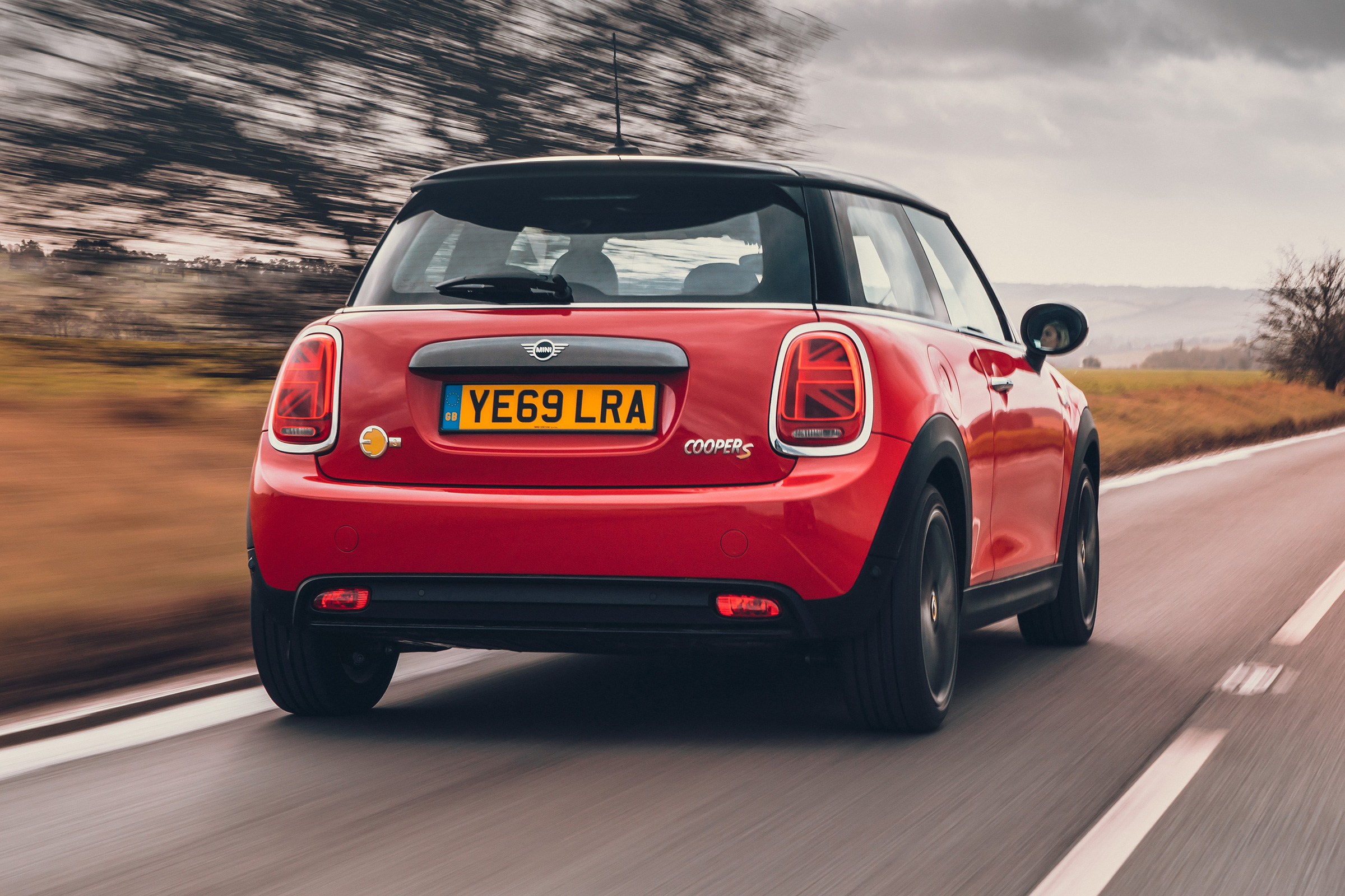 MINI Electric hatchback rear 3/4 tracking