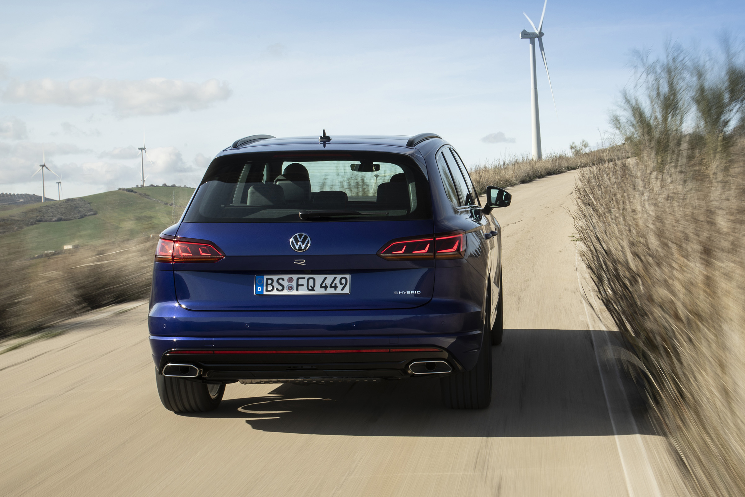 Volkswagen Touareg R cornering - rear view