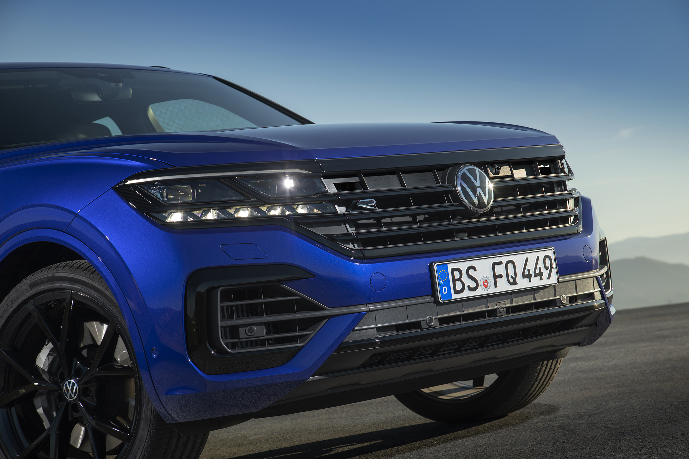 Volkswagen Touareg R front end