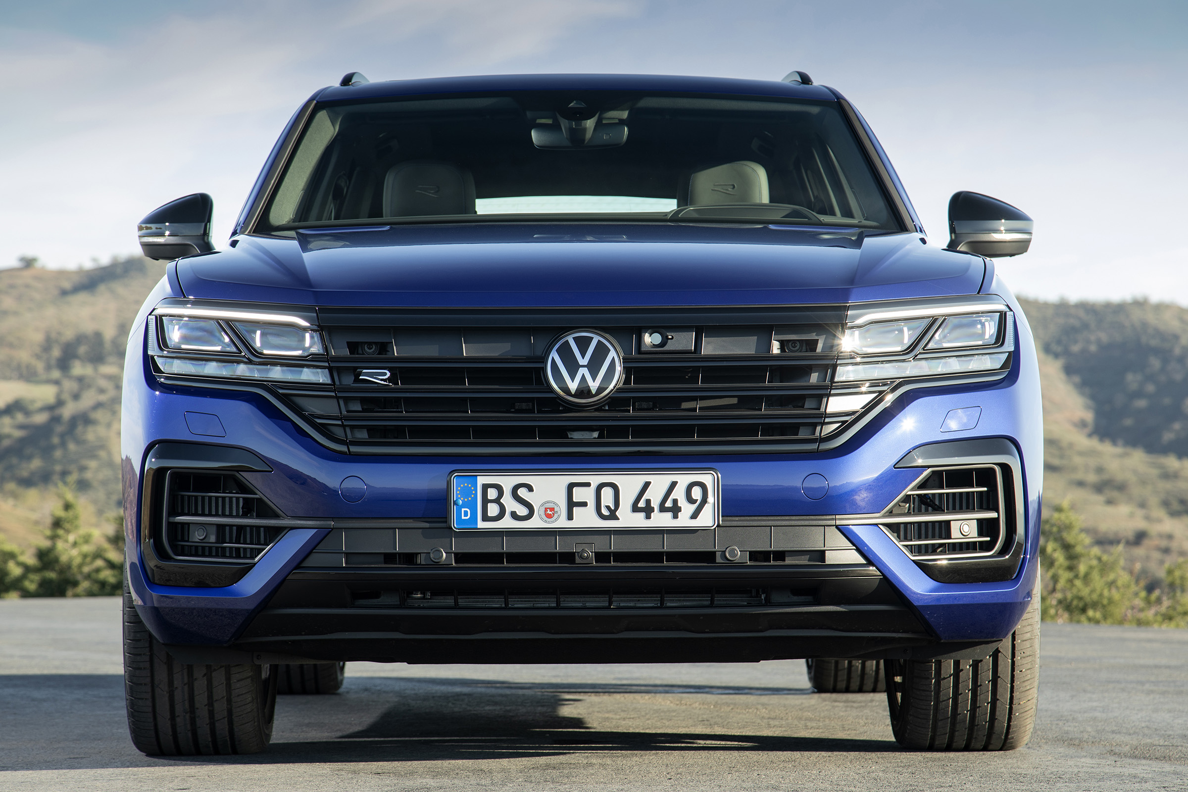 Volkswagen Touareg R front end - close up