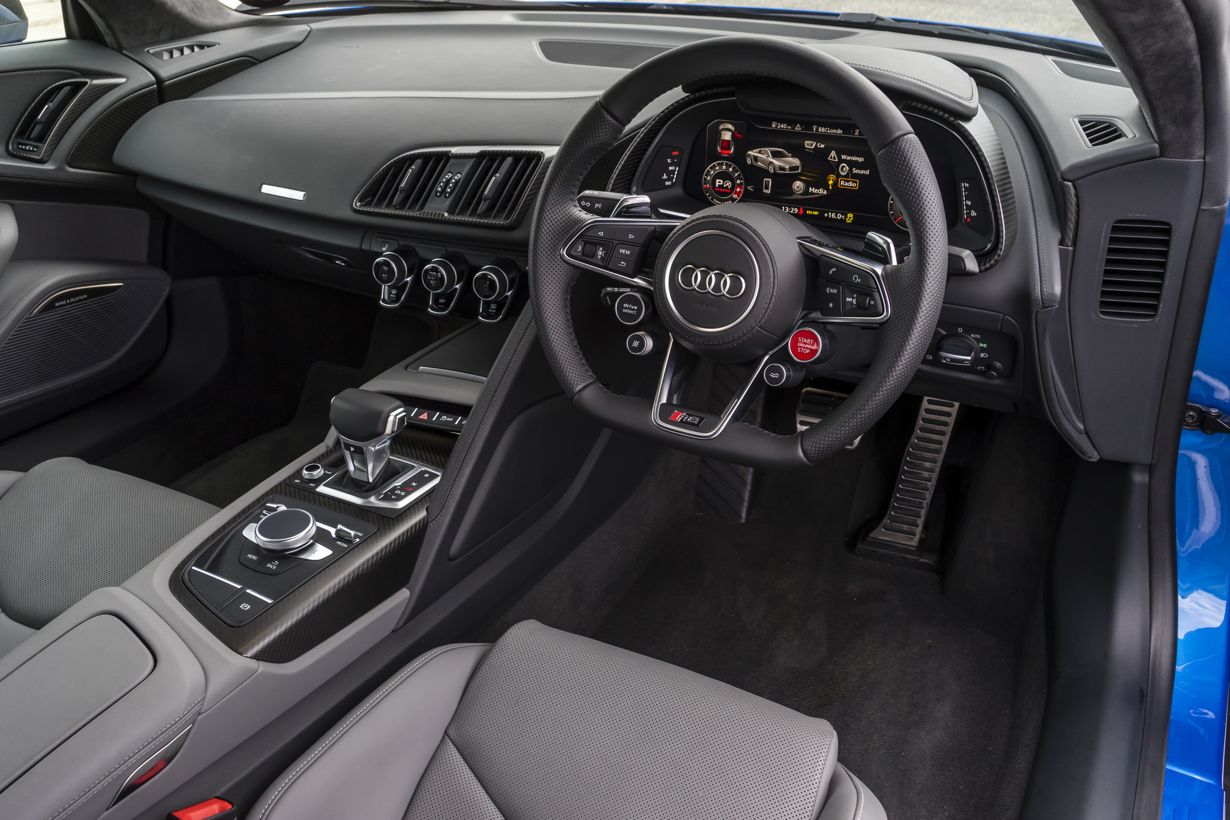 Audi R8 - interior