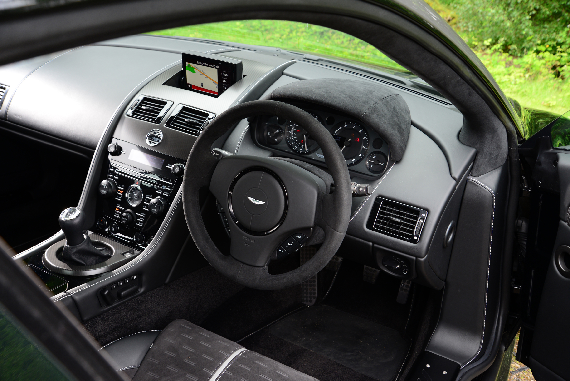 Aston Martin Vantage - interior