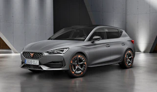 Cupra Leon PHEV - front 3/4 view