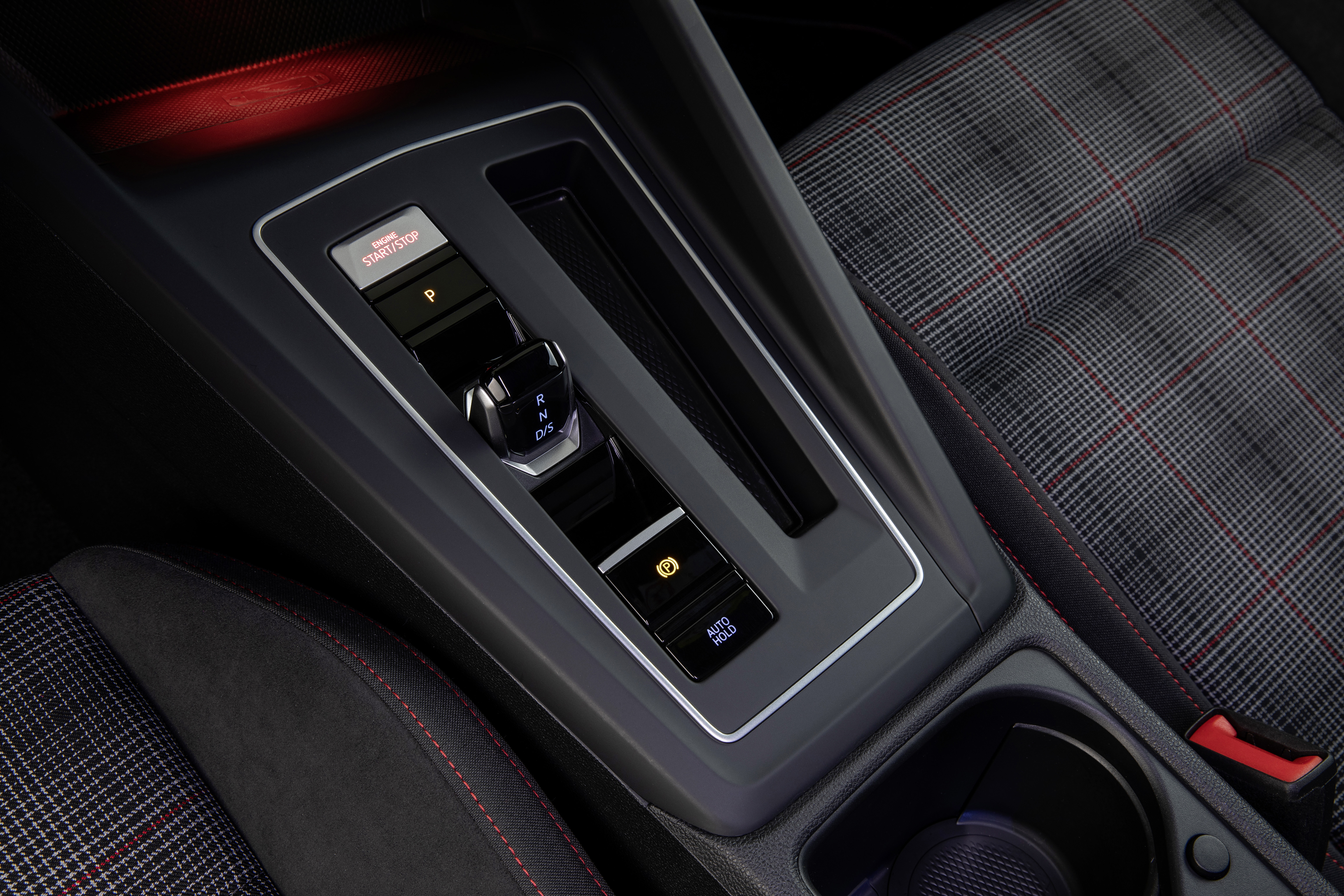 2020 Volkswagen Golf GTI  - gearshifter 