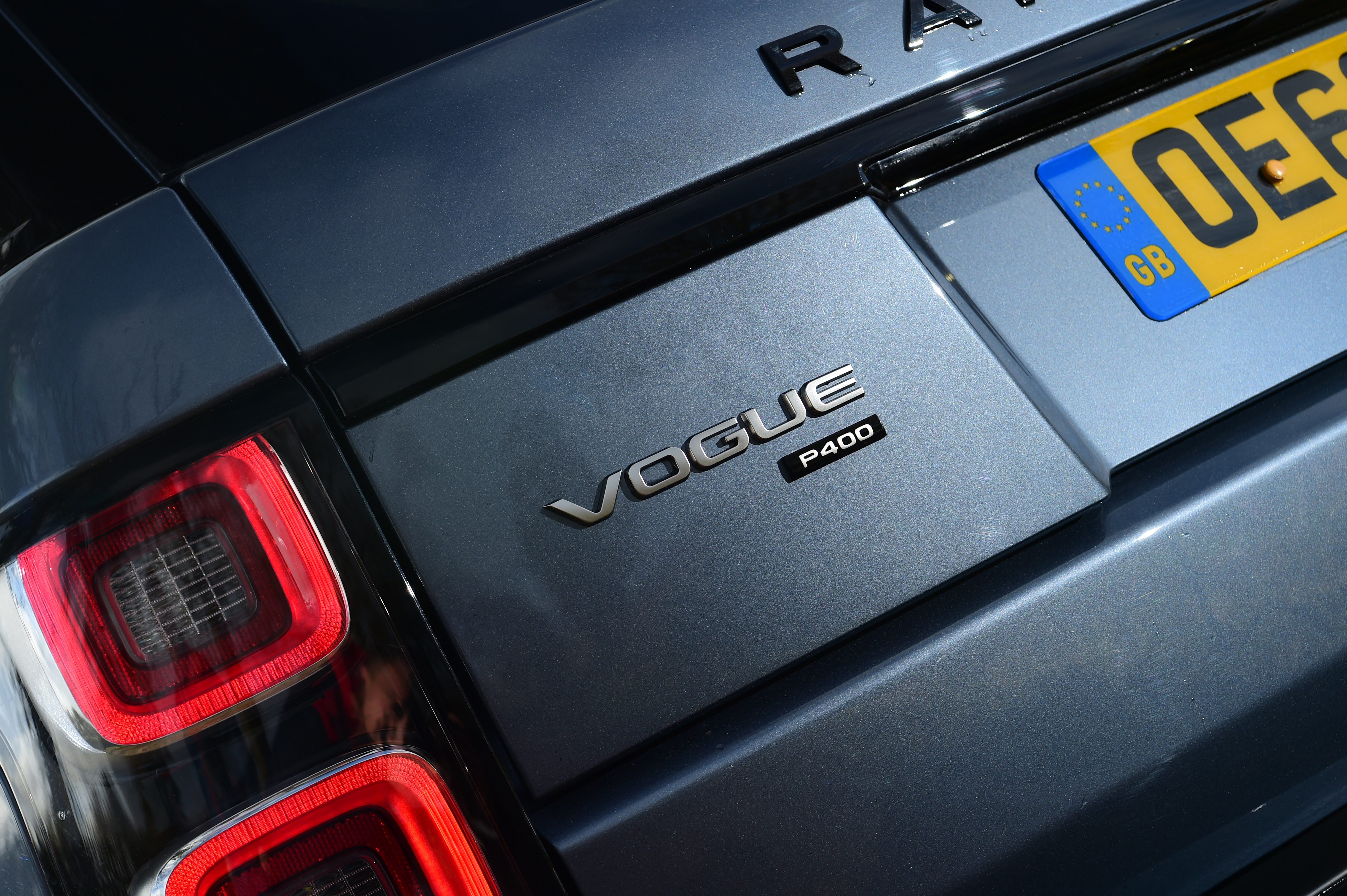 2020 Range Rover Vogue P400 - Rear end detail