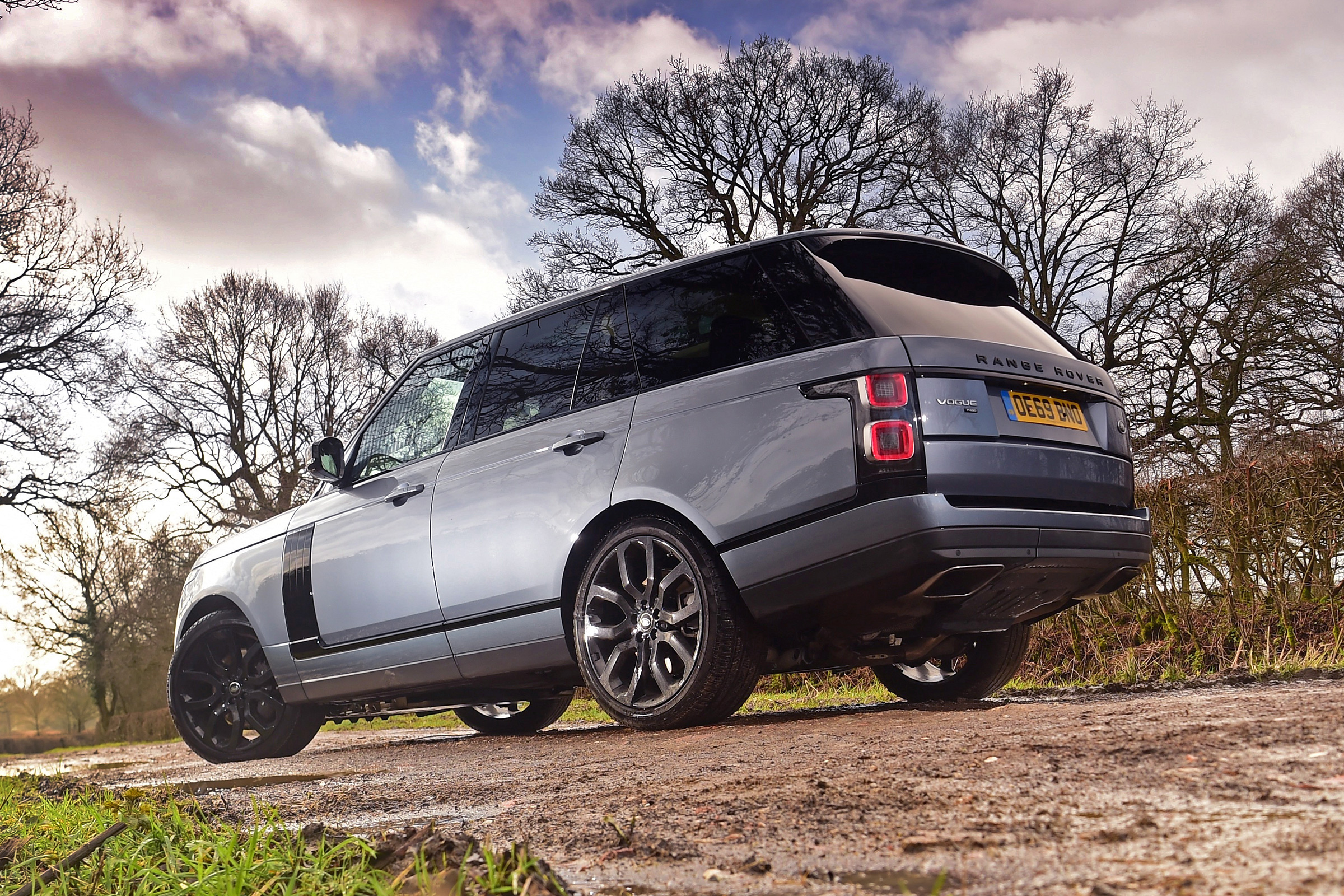 2020 Range Rover Vogue P400 - Static rear 3/4