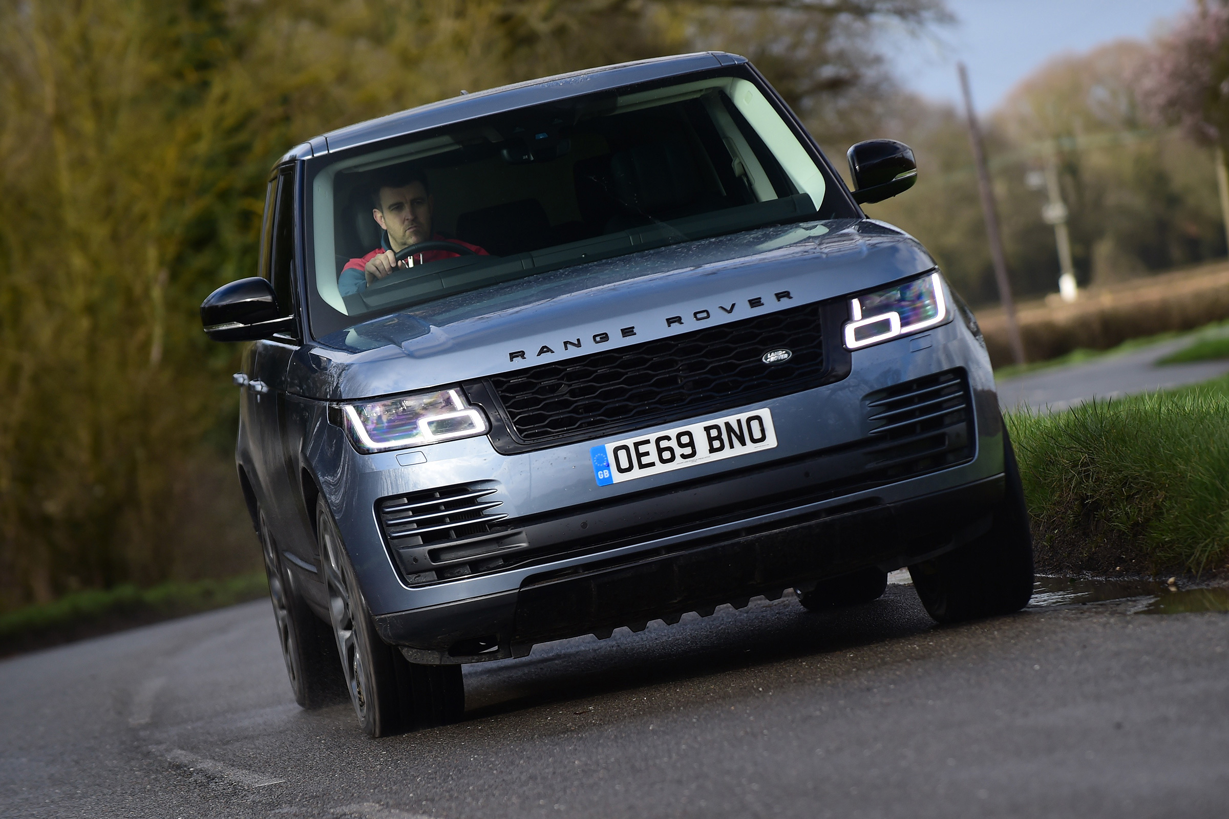 2020 Range Rover Vogue P400 - Front 3/4 dynamic