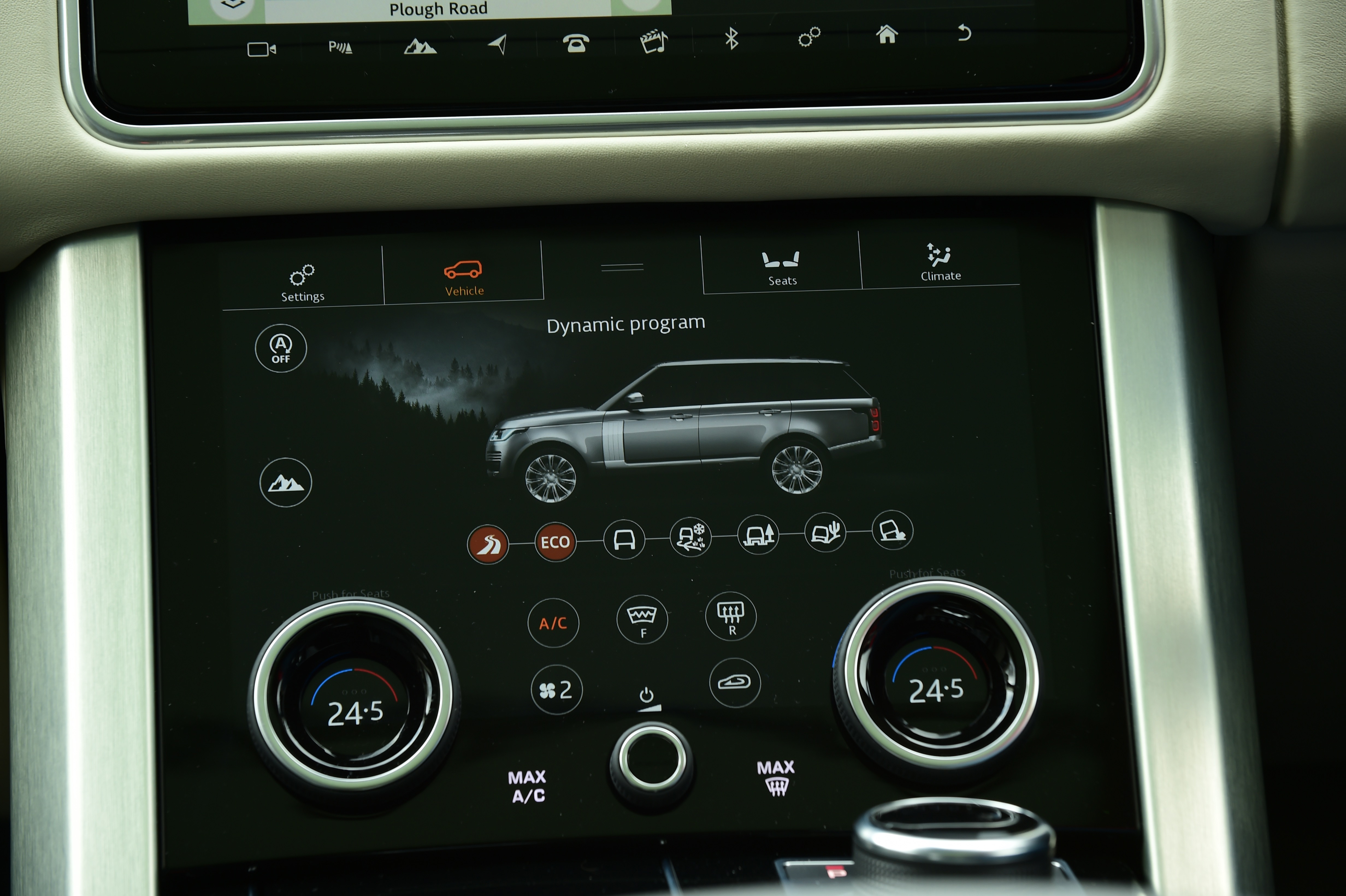 2020 Range Rover Vogue P400 - Climate control