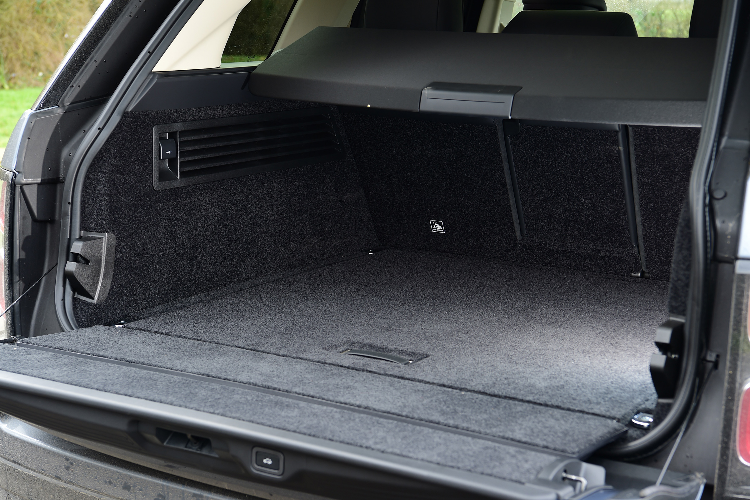 2020 Range Rover Vogue P400 - Boot opening
