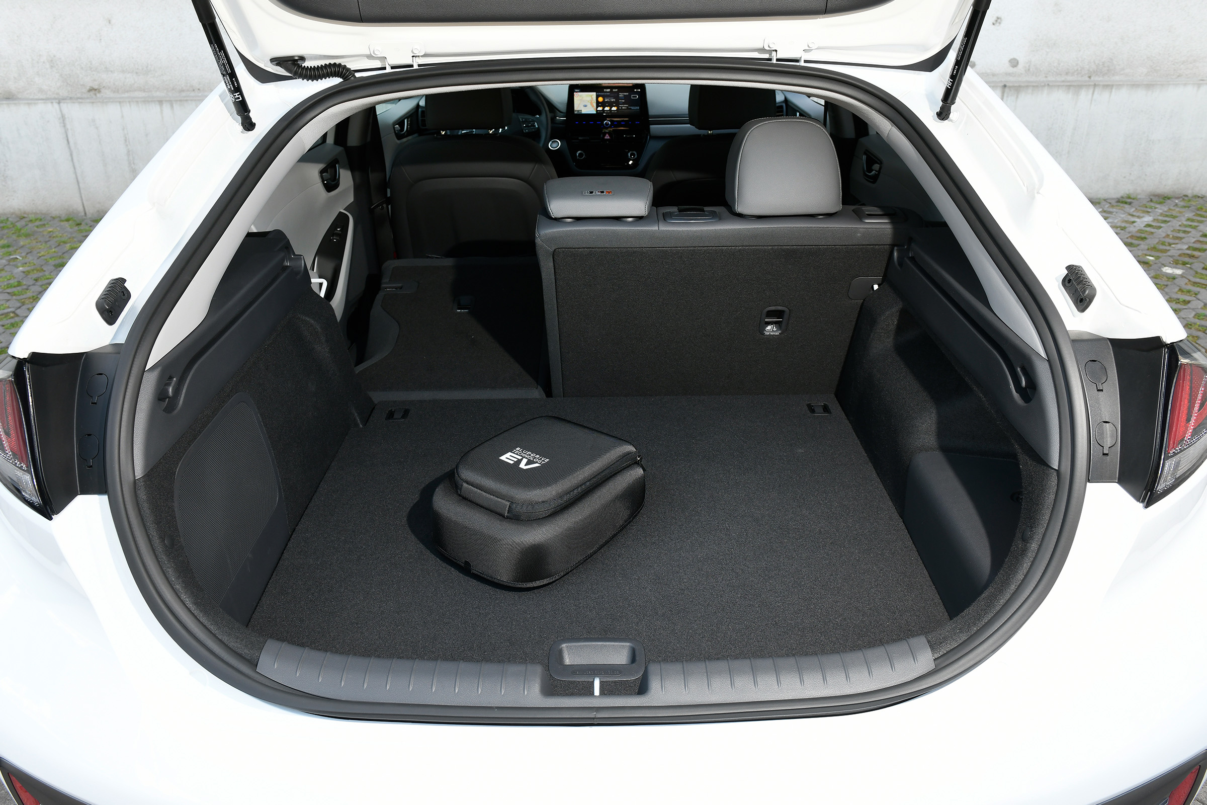 Hyundai Ioniq Plug-in Hybrid boot - one seat down