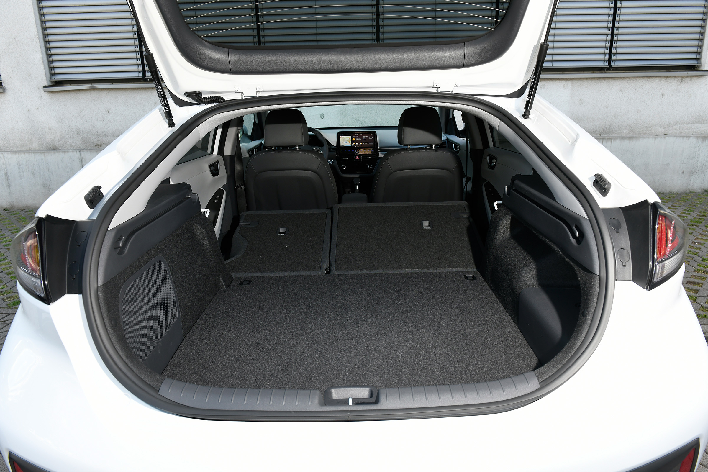 Hyundai Ioniq Plug-in Hybrid boot - seats down