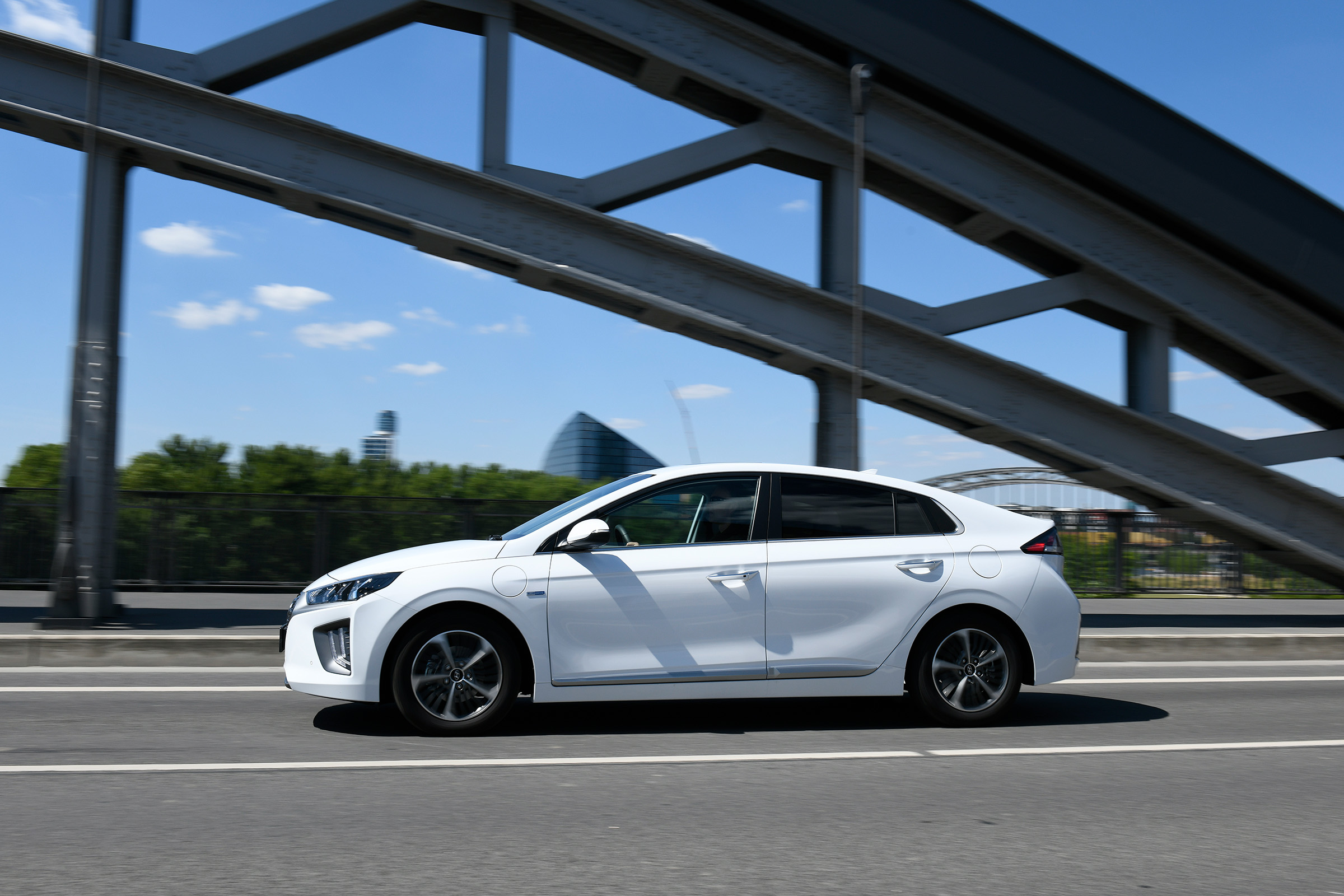Hyundai Ioniq Plug-in Hybrid driving - side view