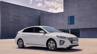 Hyundai Ioniq Plug-in Hybrid front/side view