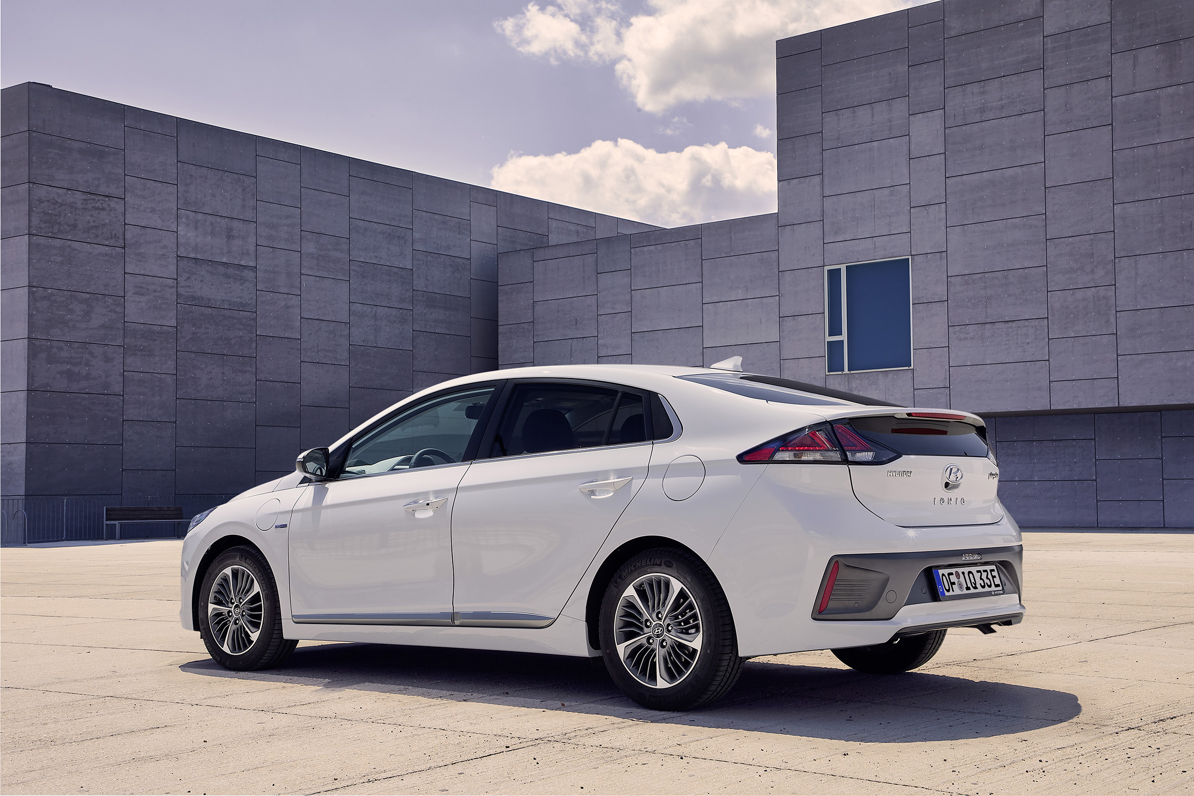 Hyundai Ioniq Plug-in Hybrid rear/side view