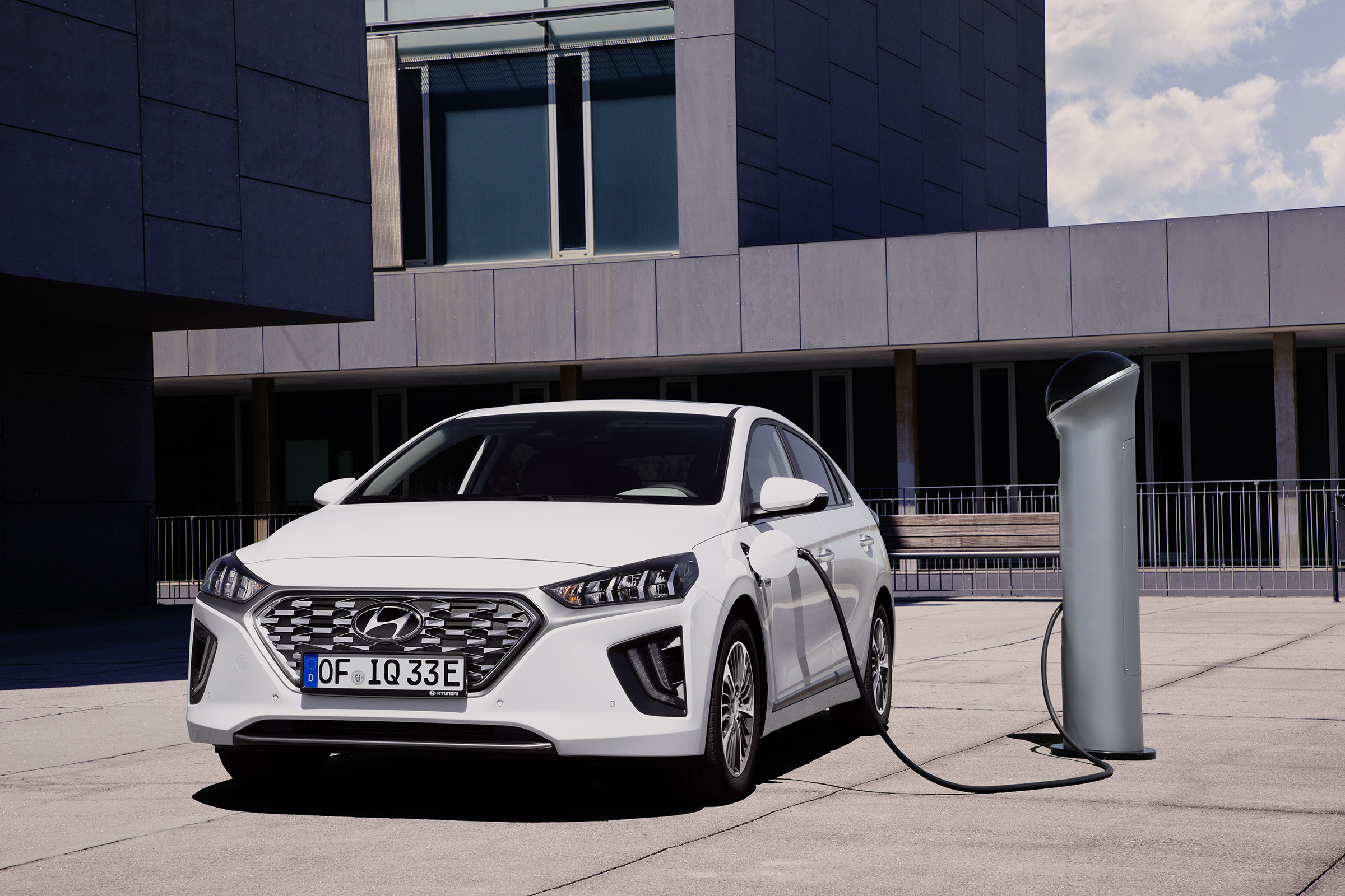 Hyundai Ioniq Plug-in Hybrid charging
