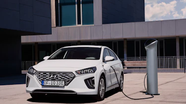 Hyundai Ioniq Plug-in Hybrid charging