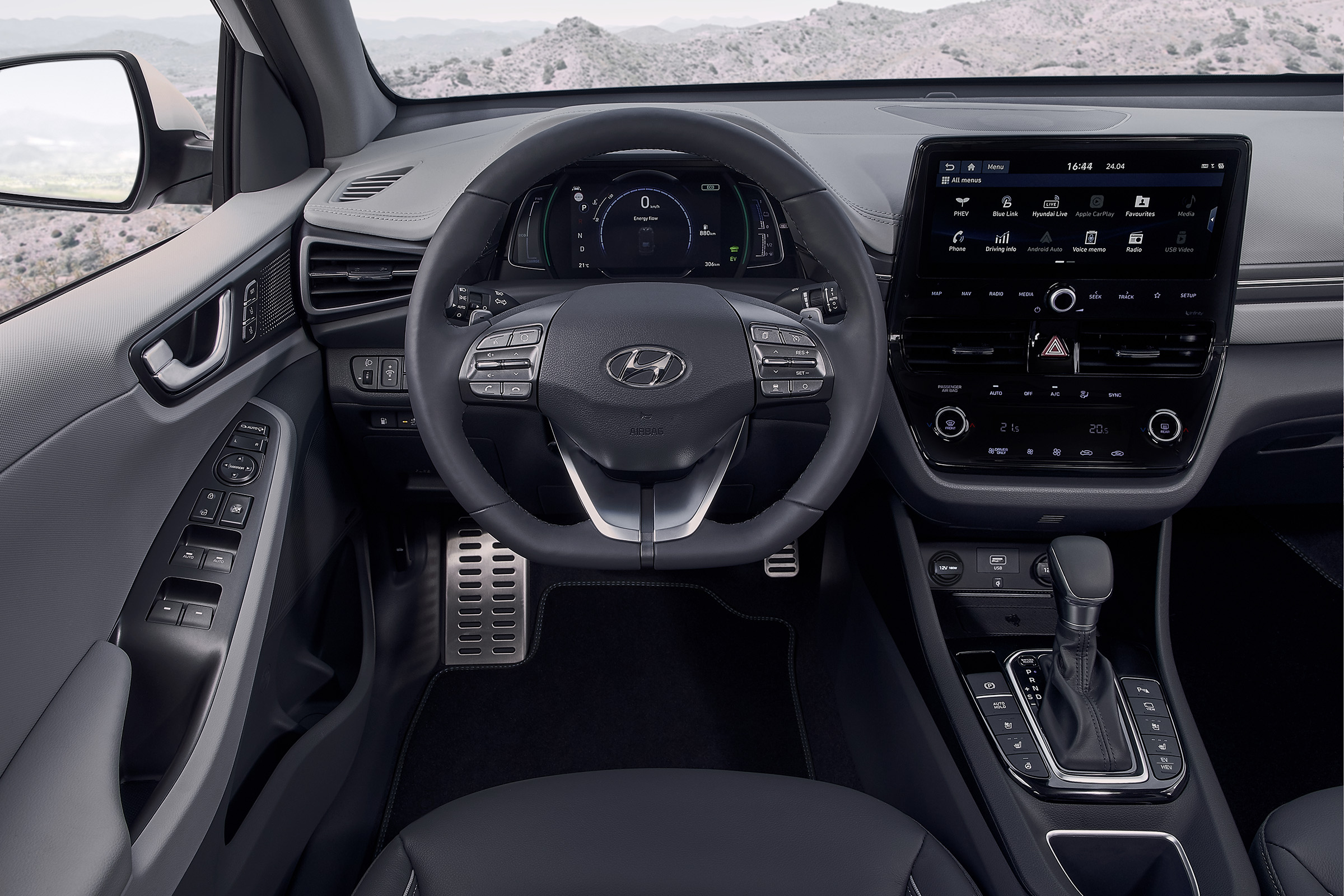 Hyundai Ioniq Plug-in Hybrid interior
