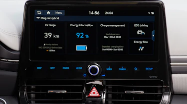 Hyundai Ioniq Plug-in Hybrid touchscreen - driving info