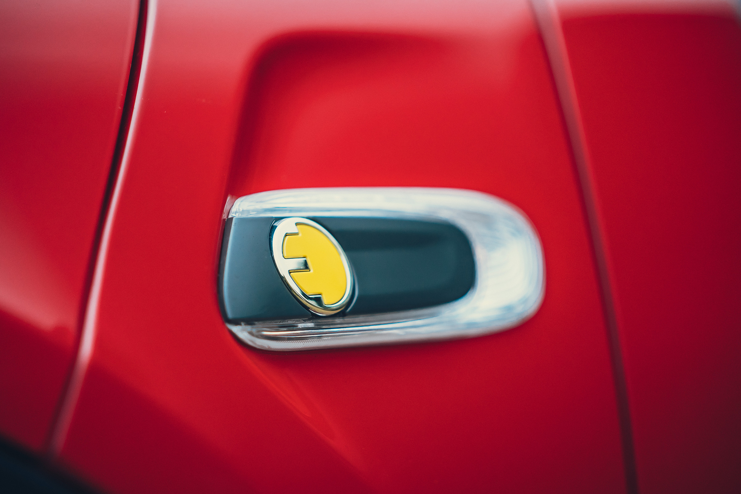 MINI Electric hatchback side grille