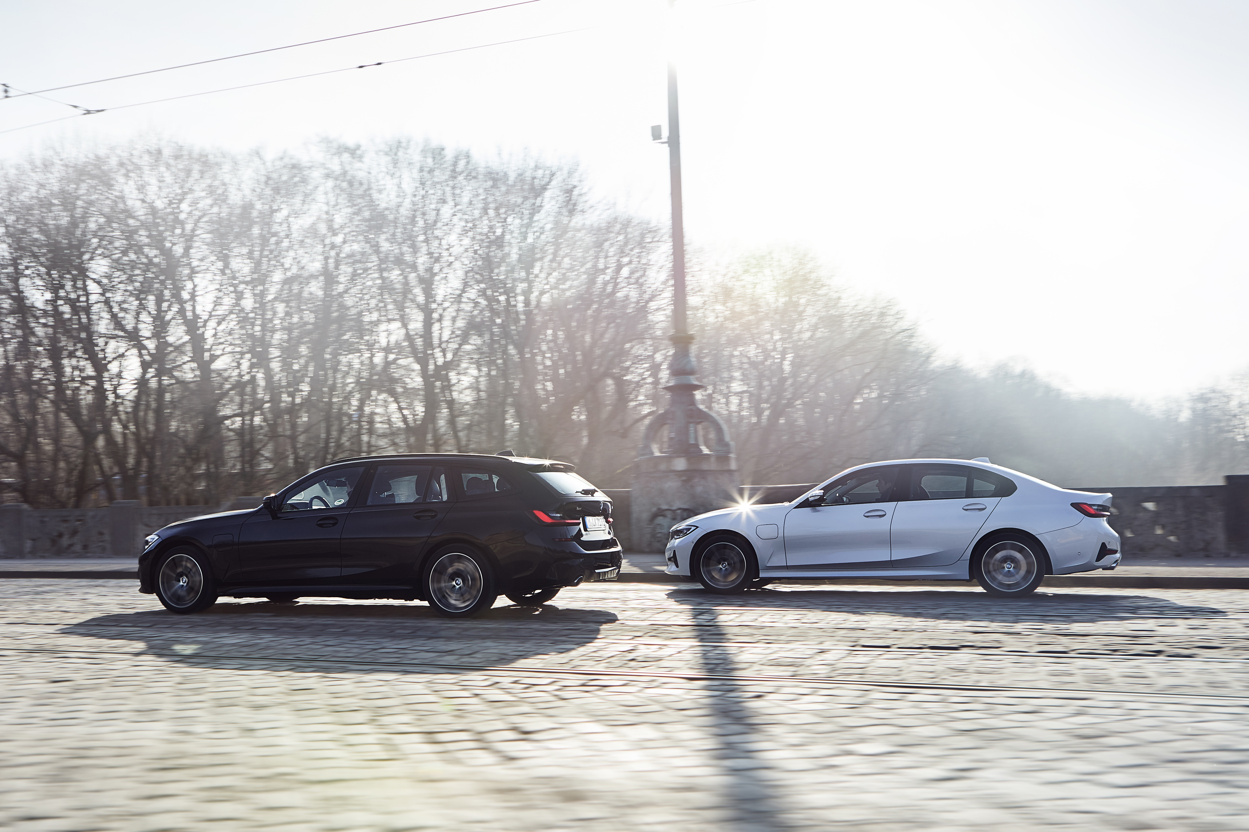 2020 BMW 330e Touring and 330e Saloon - rear 3/4 view dynamic