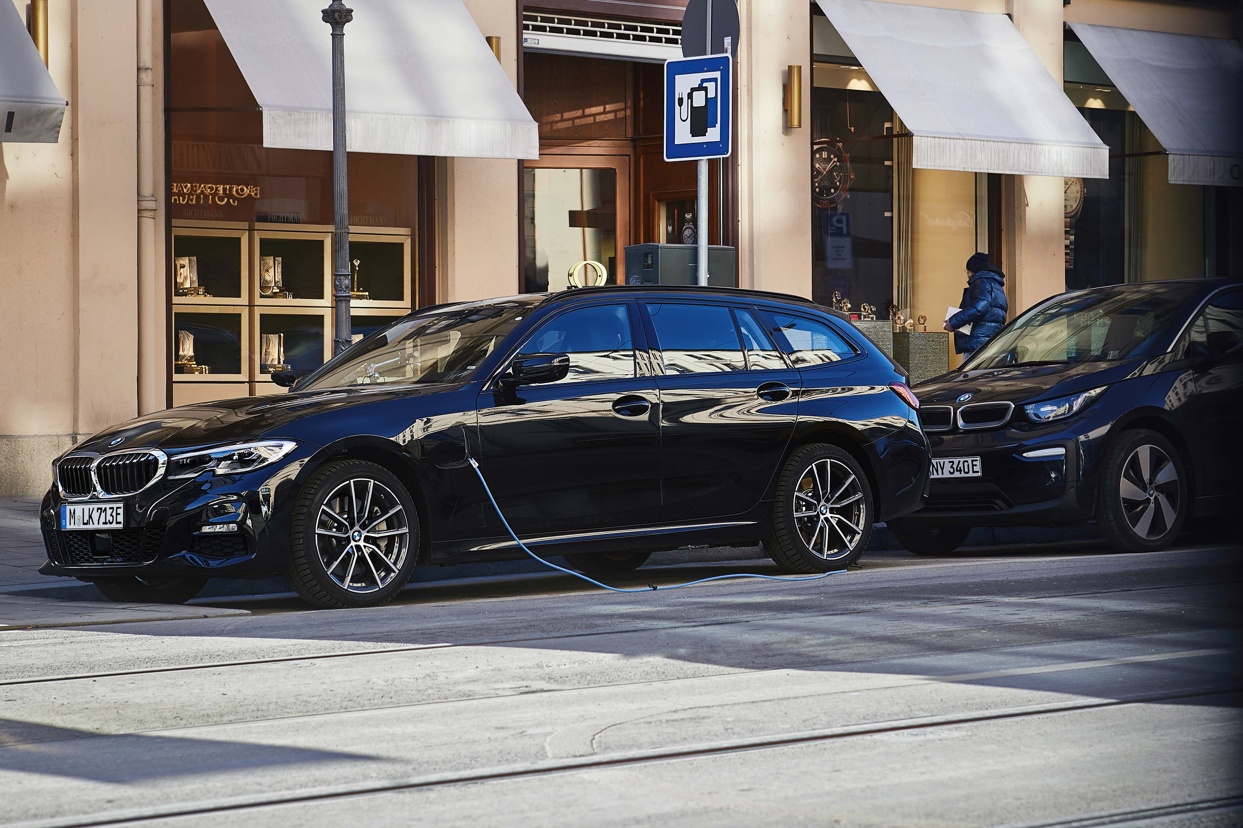 2020 BMW 330e Touring - front 3/4 charging 