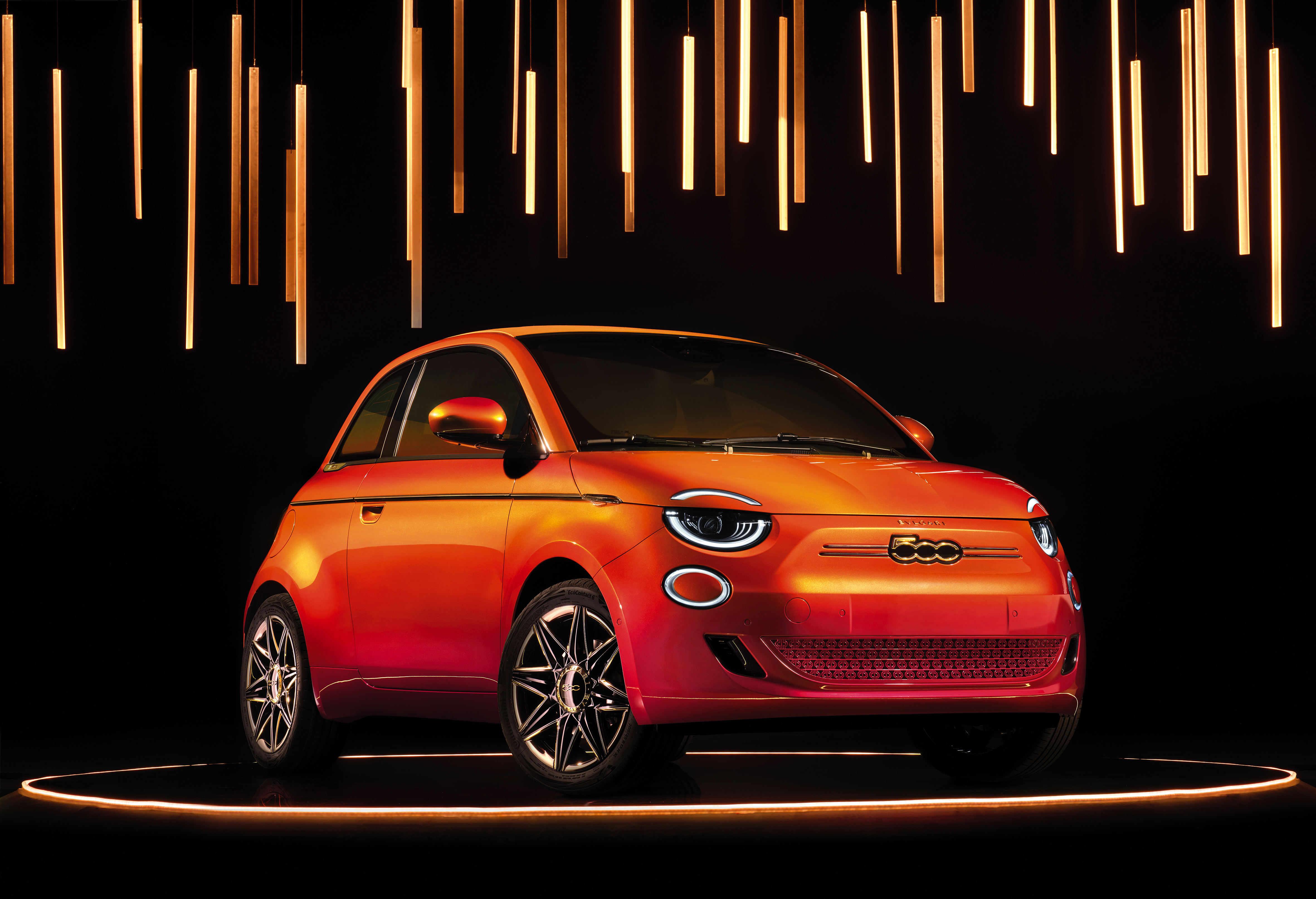 2020 Fiat 500 electric Bvlgari - front 3/4 view 