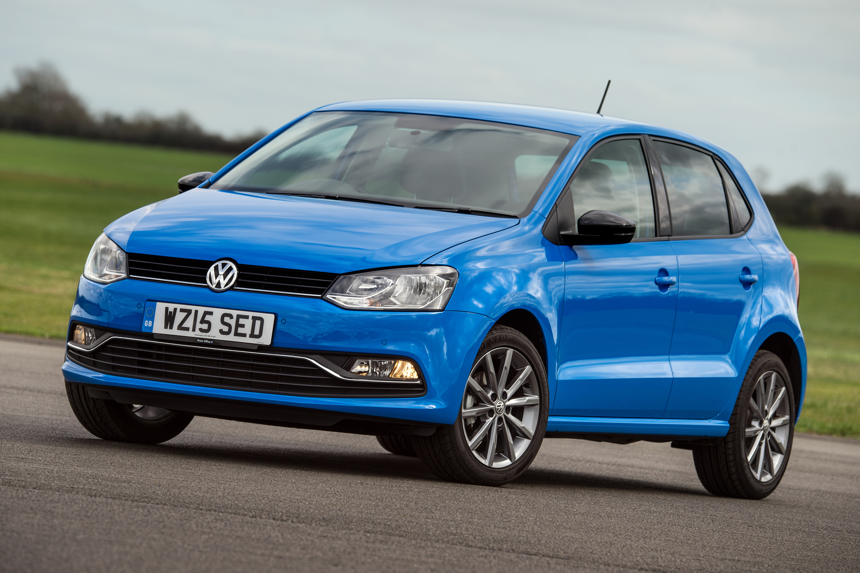 Volkswagen - front 3/4 static 