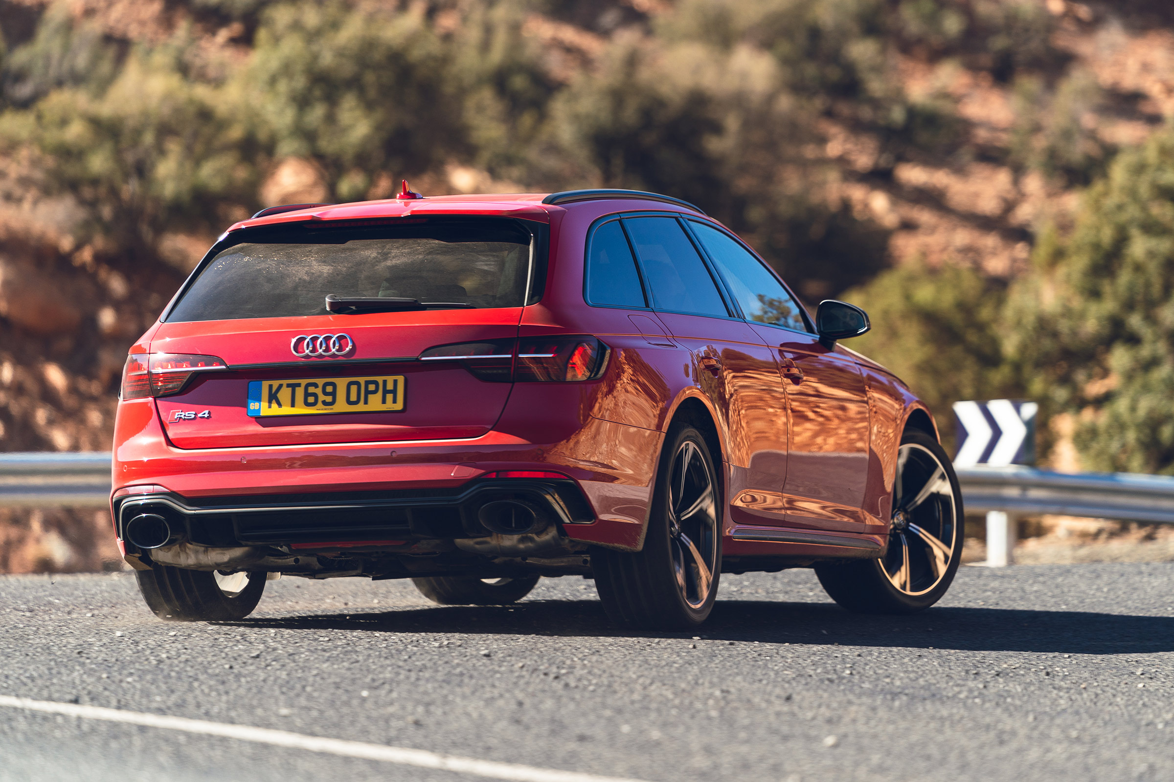 Audi RS4 Avant estate rear cornering