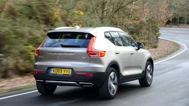Volvo XC40 SUV rear 3/4 tracking