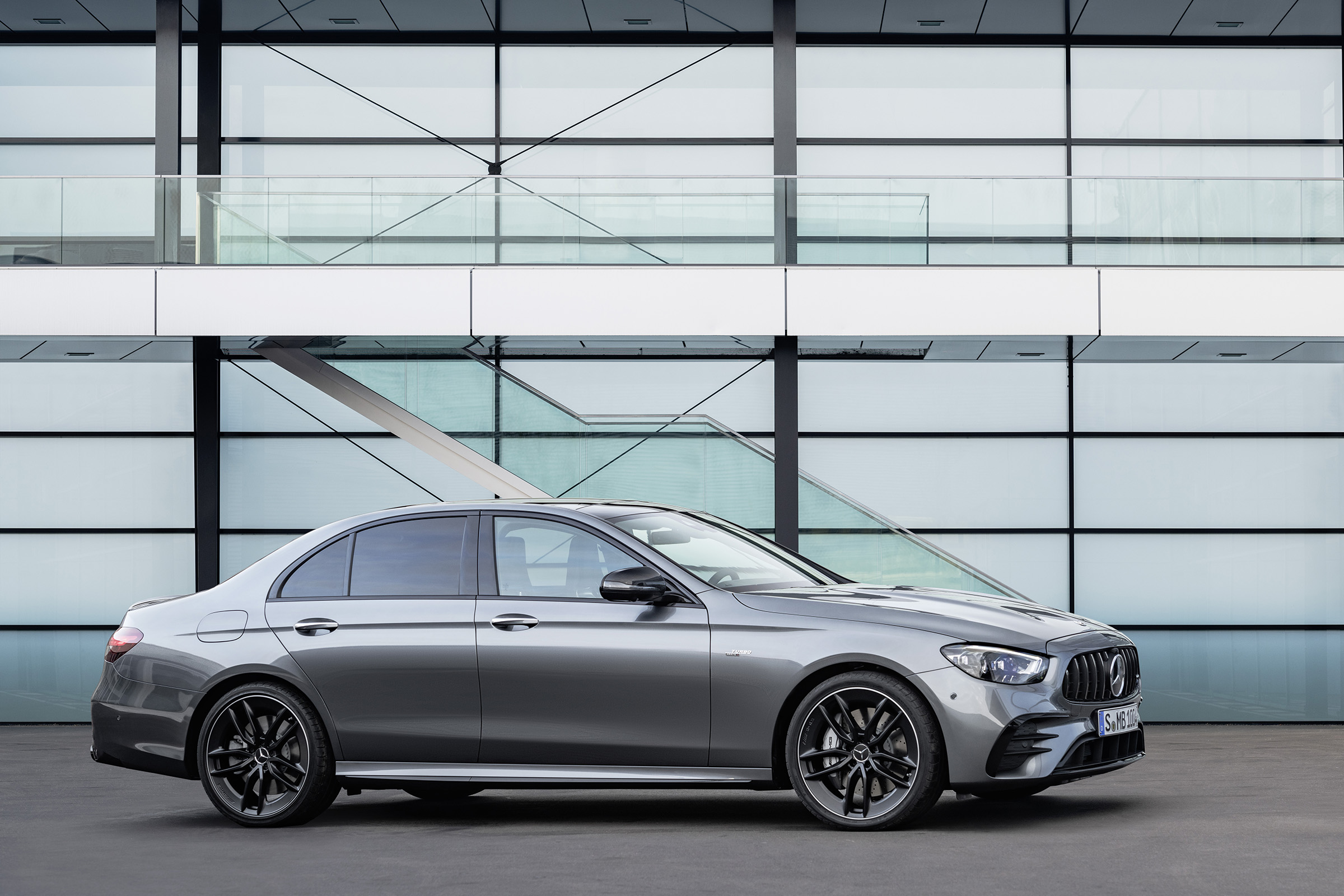 Mercedes-AMG E53 - side view