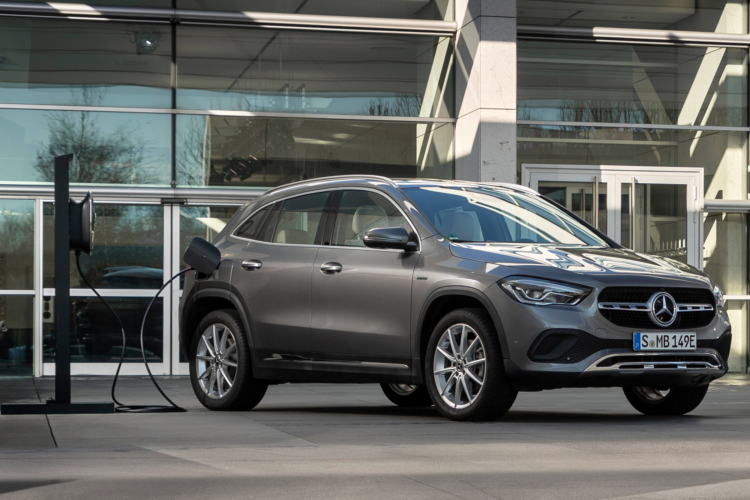 Mercedes CLA and GLA plug-ins - GLA plugged in