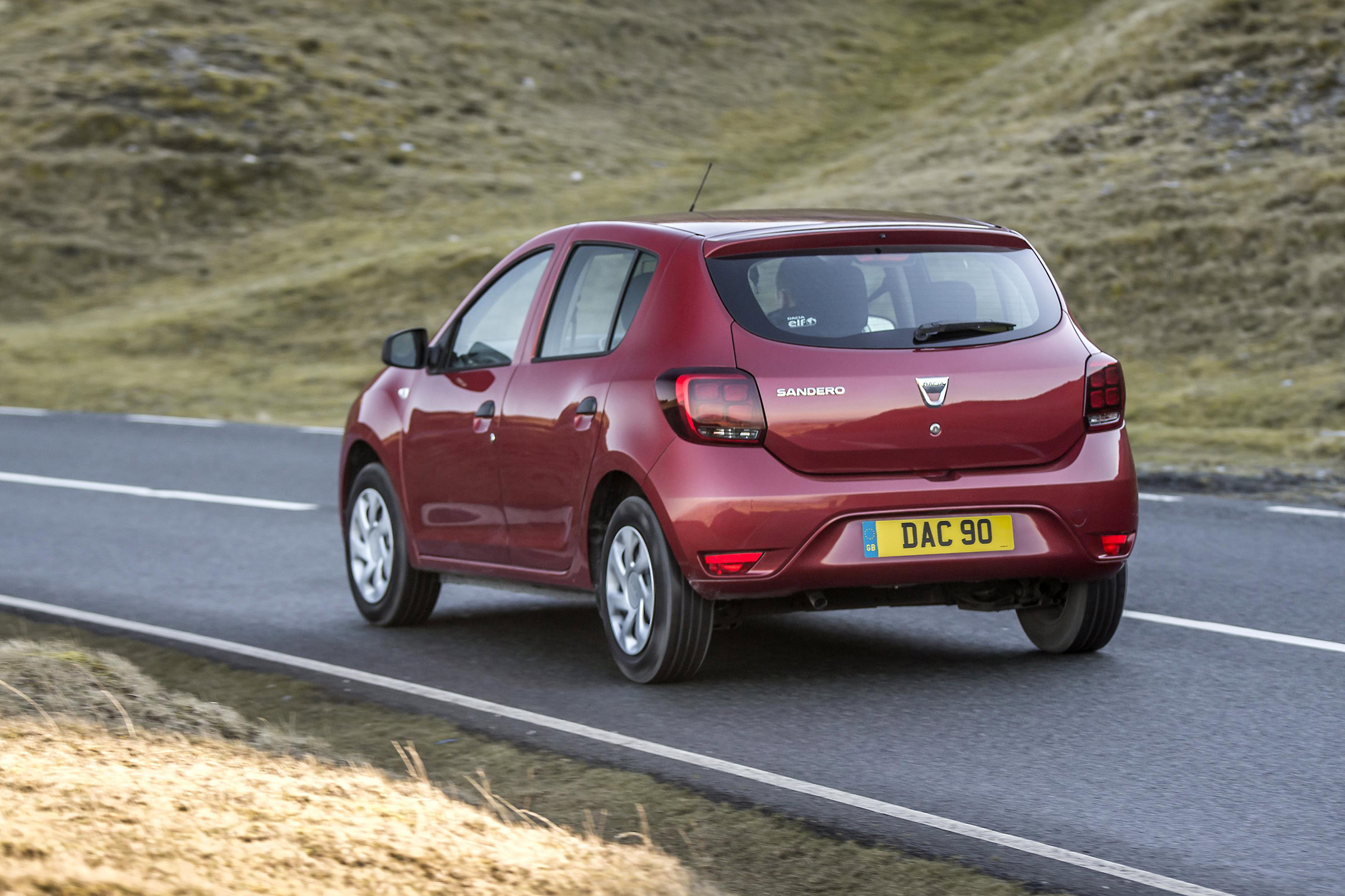 Dacia Sandero hatchback rear 3/4 panning