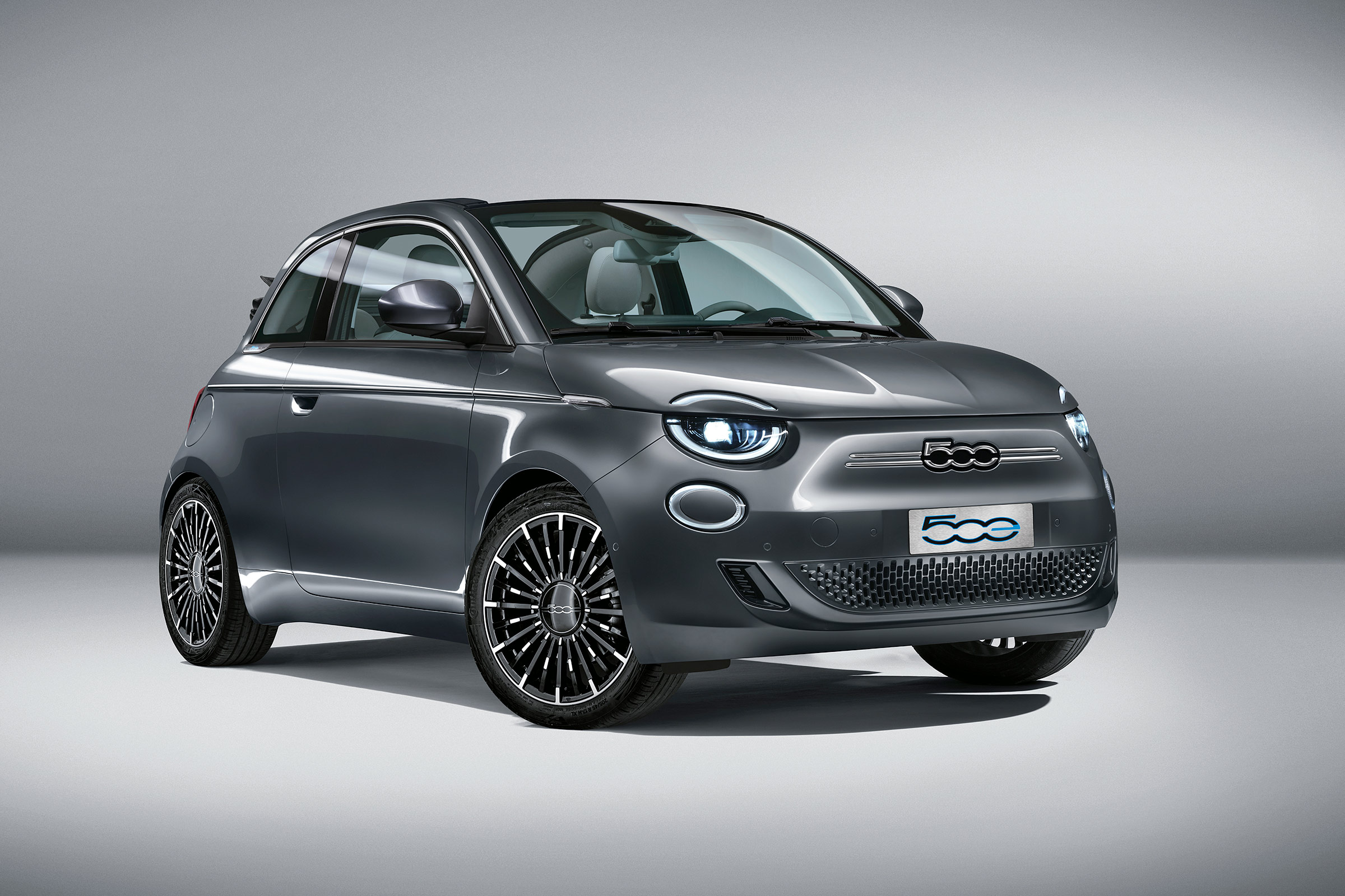 2020 Fiat 500 electric convertible - front 3/4 view 