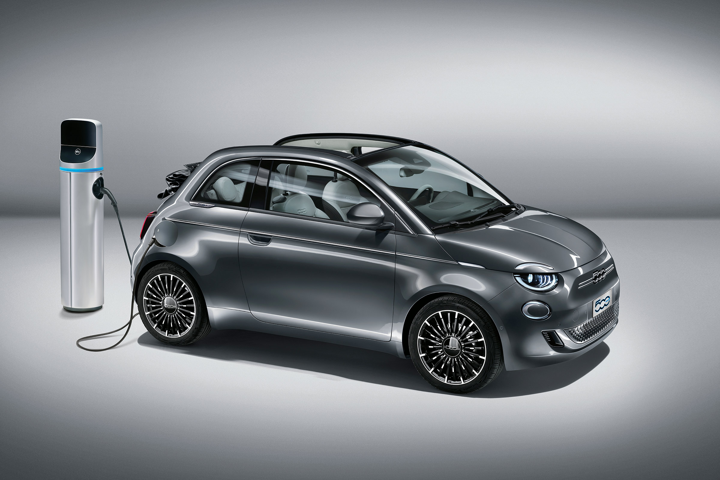 2020 Fiat 500 electric convertible - front 3/4 charging 