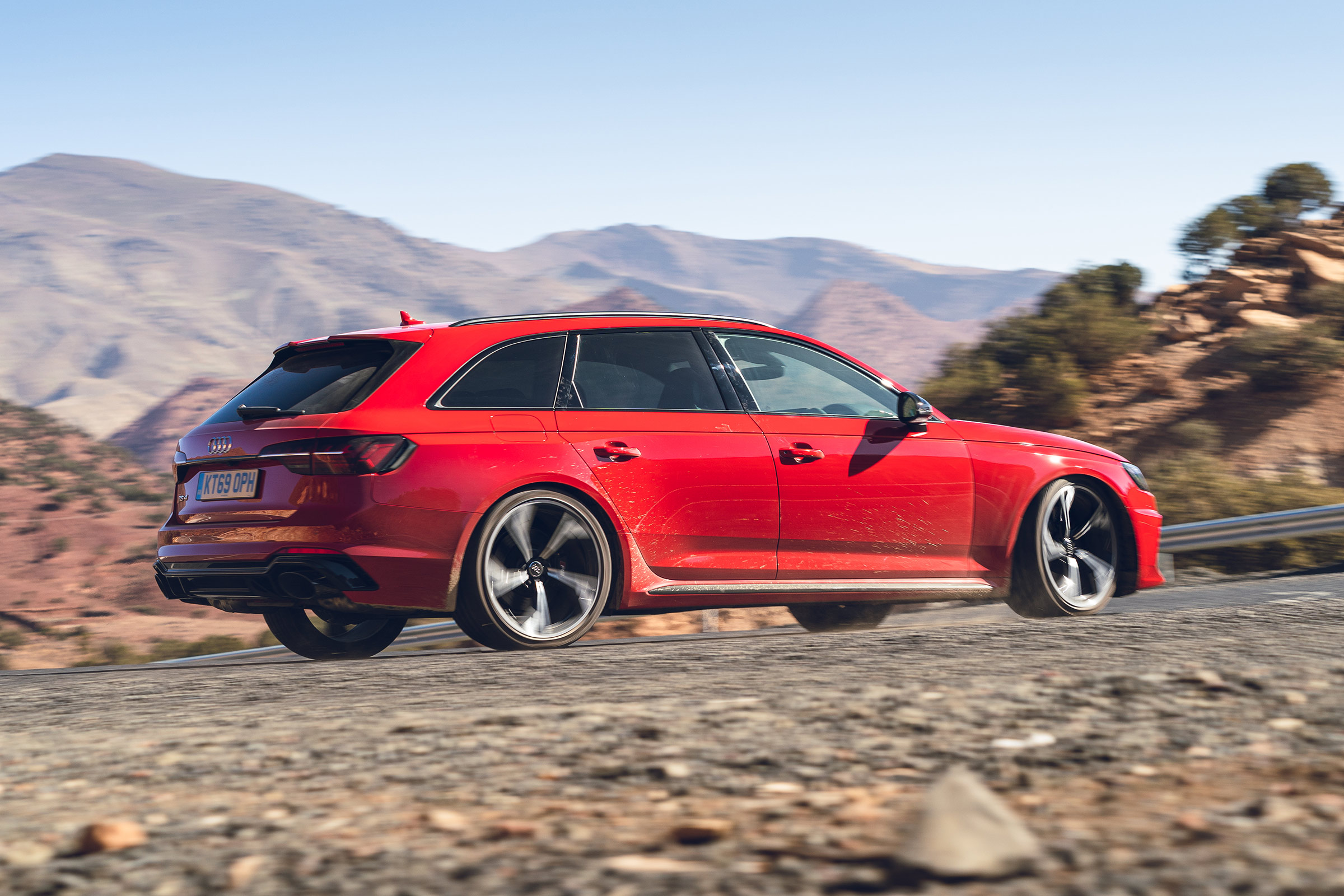 Audi RS4 Avant estate rear 3/4 action